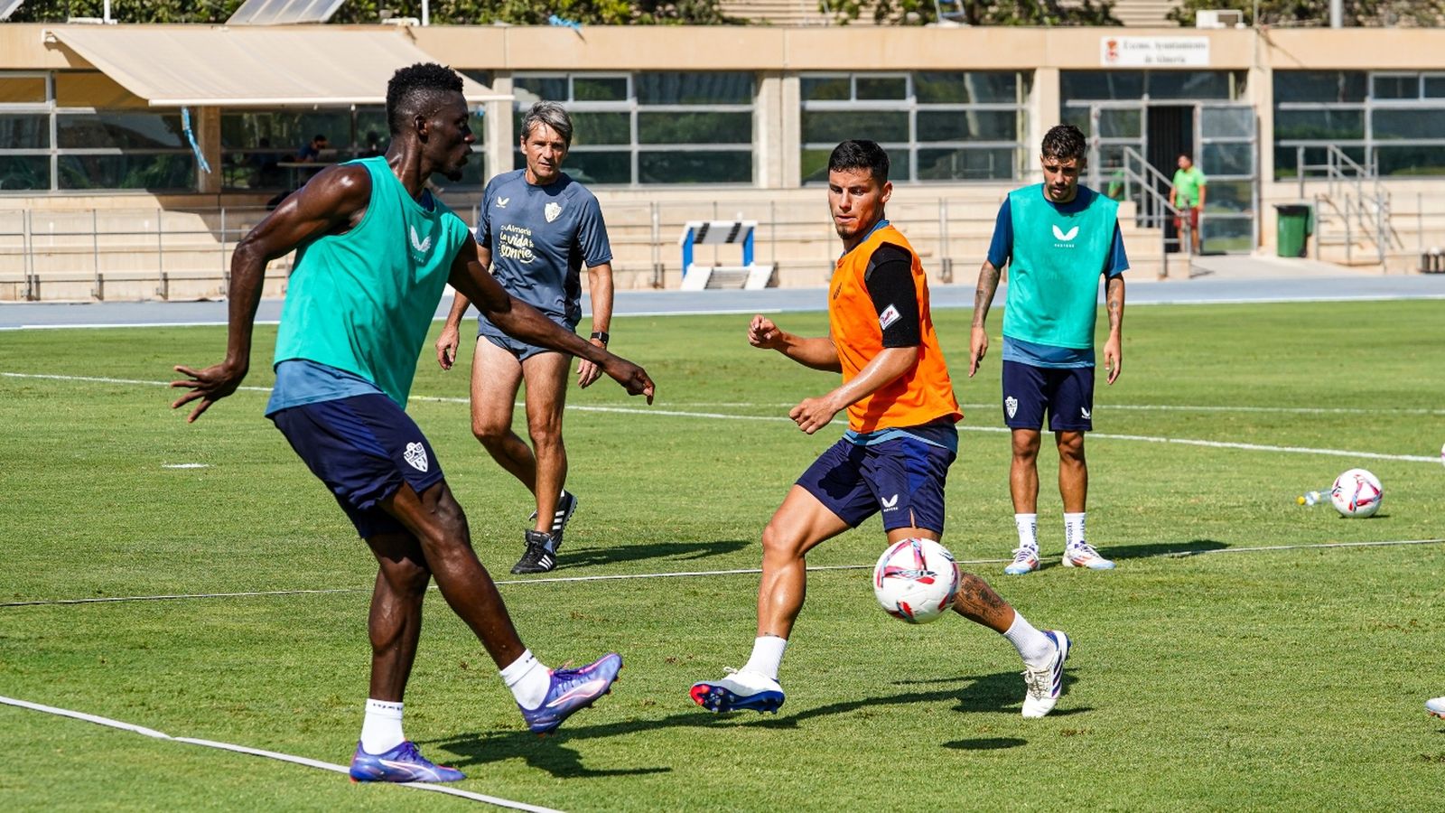 El futbolista argentino, con un protección en su hombro izquierdo en uno de los entrenamientos.
