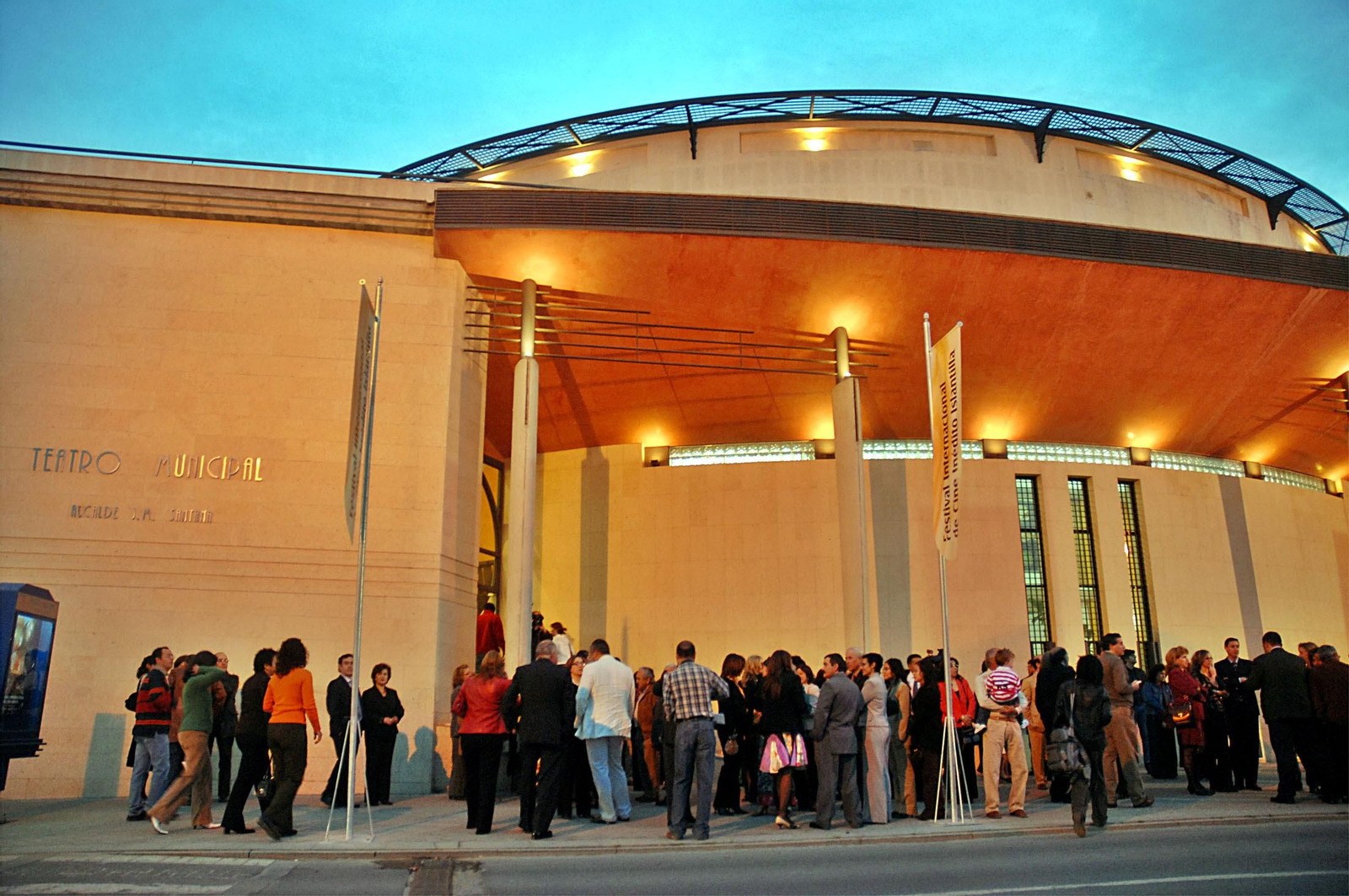 Teatro Municipal Alcalde Juan Manuel Santana.