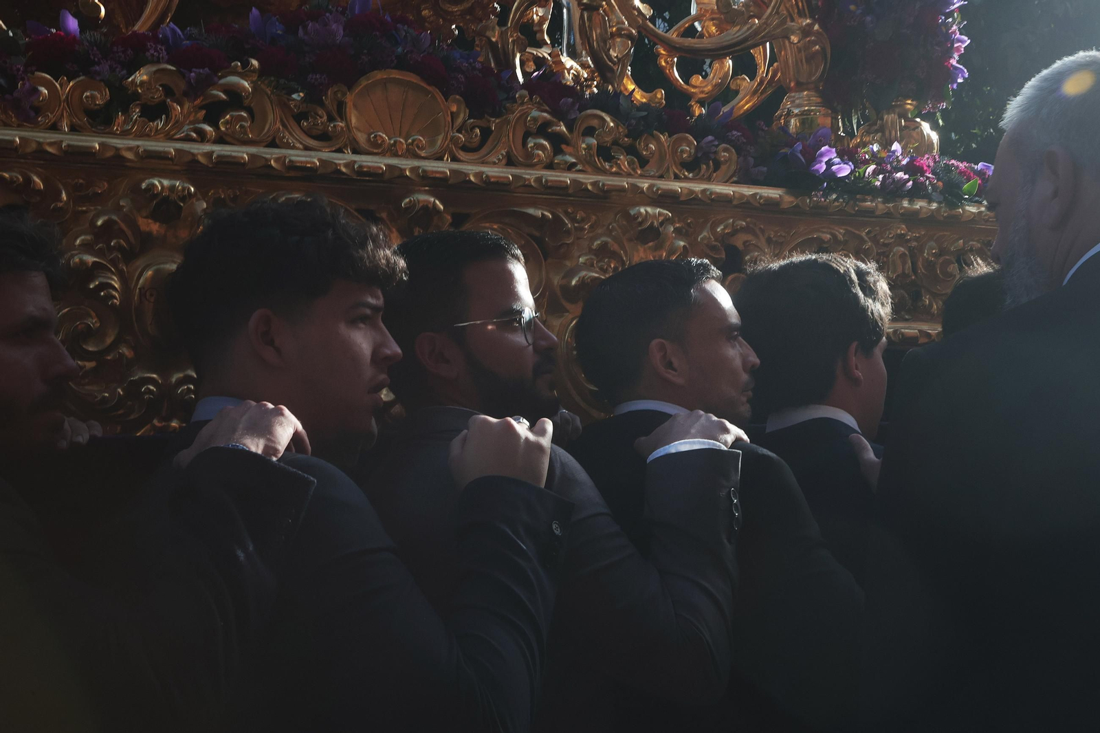 Viacrucis de las Hermandades con el Señor de la Coronación en Jerez