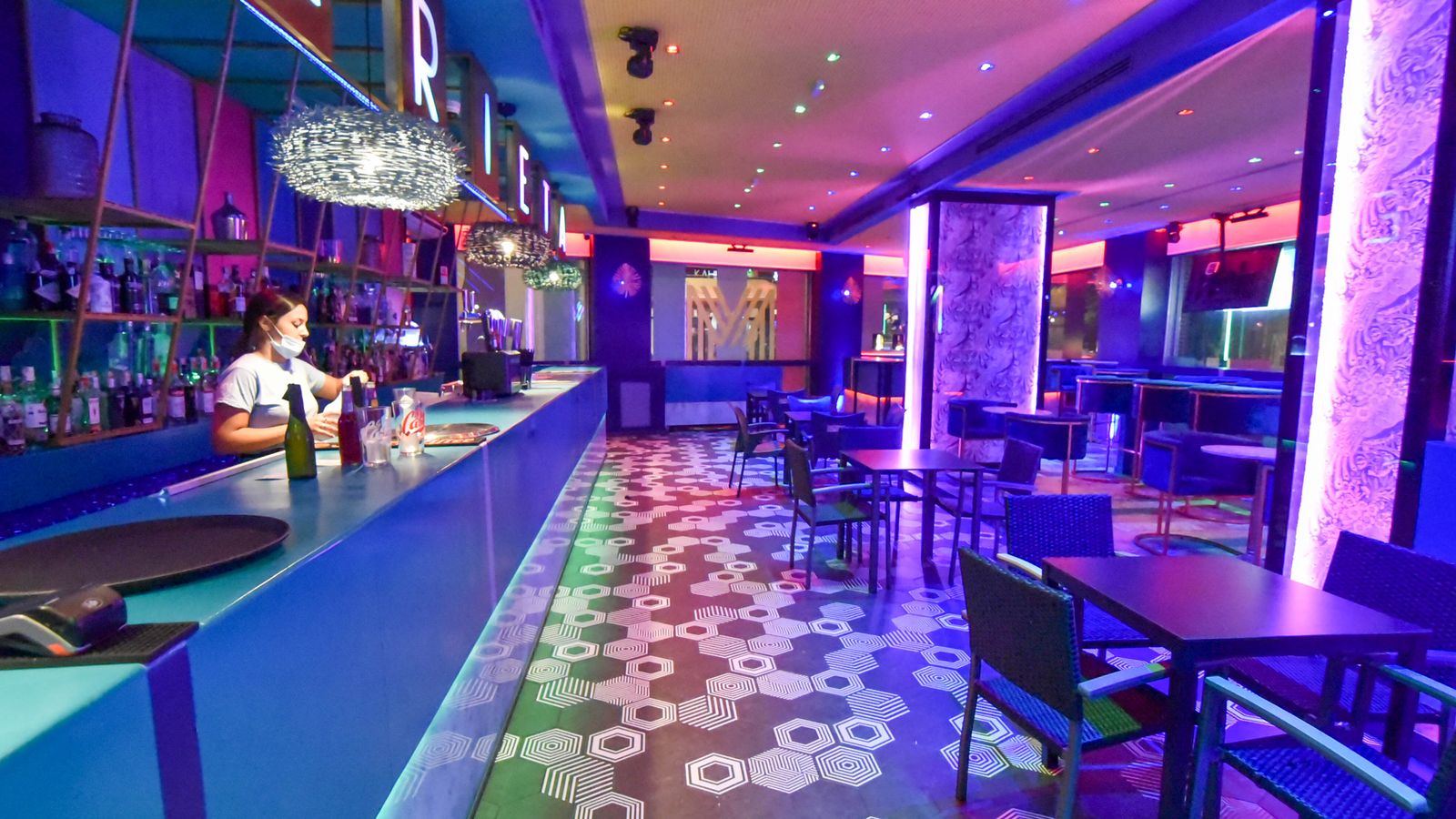 Uno de los establecimientos de la calle Trafalgar, vacío.