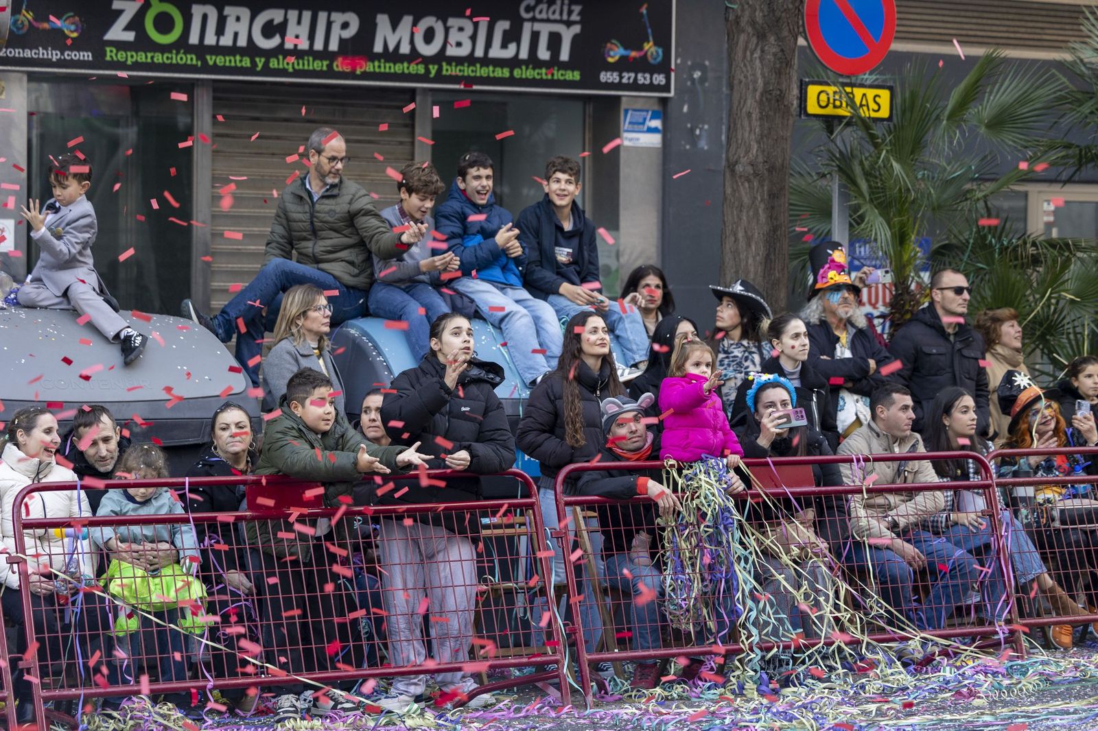 Las mejores imágenes de la Cabalgata del Carnaval de Cádiz 2026