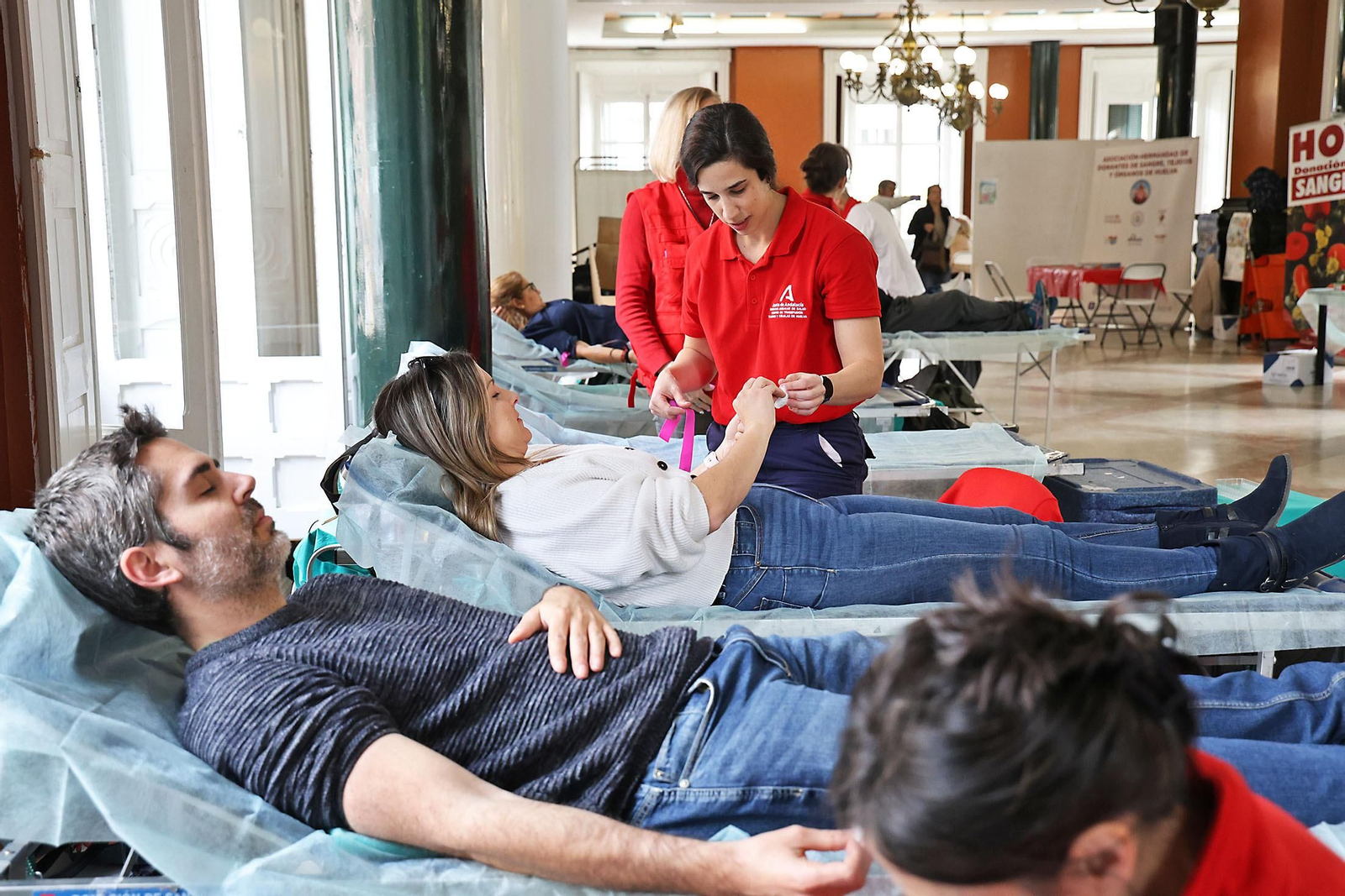 Imágenes de la primera macrocolecta de sangre de este año en Huelva