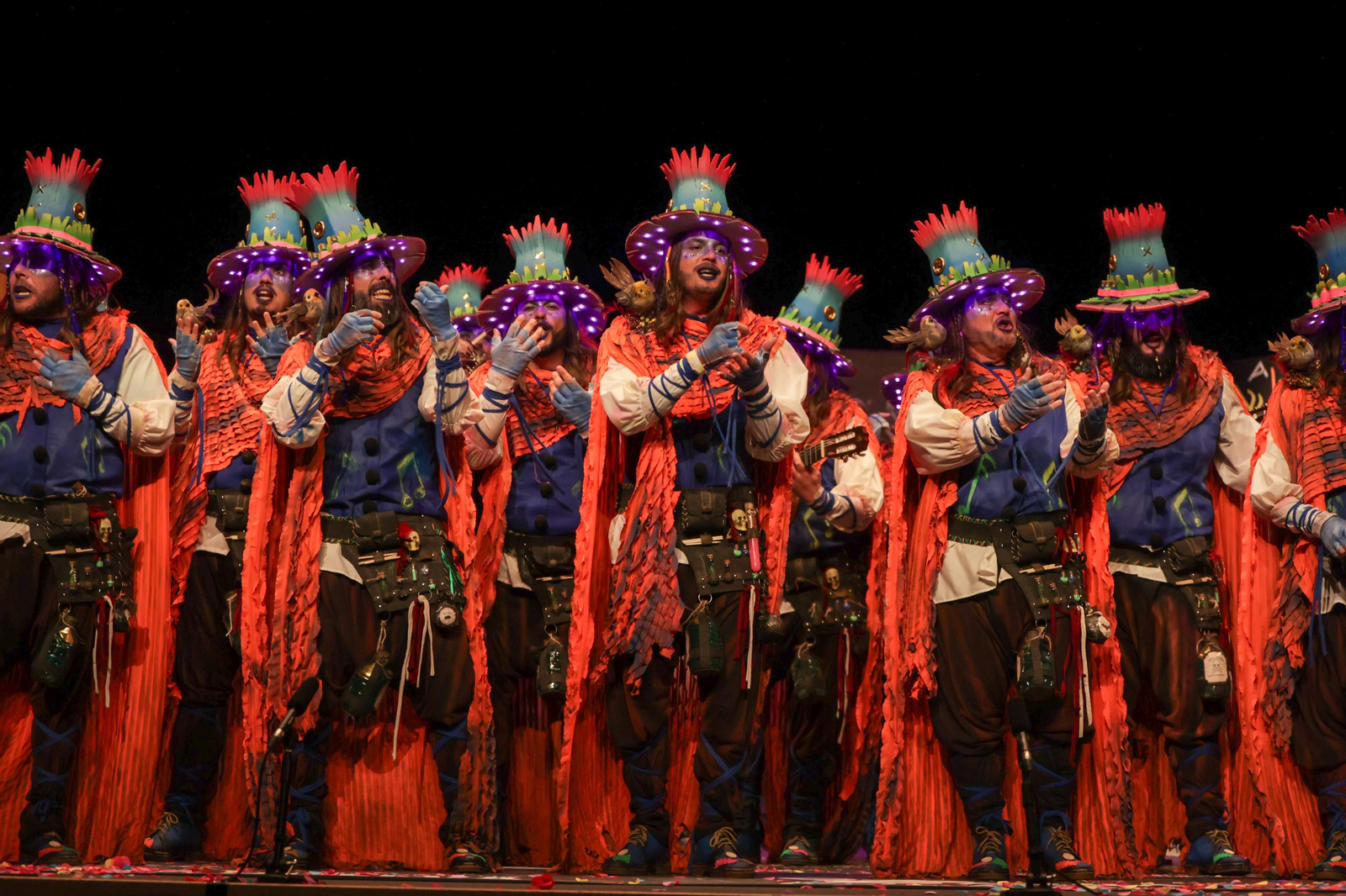 Imágenes de la actuación de la comparsa de Huelva "Los Alquimistas" en las semifinales del Carnaval Colombino