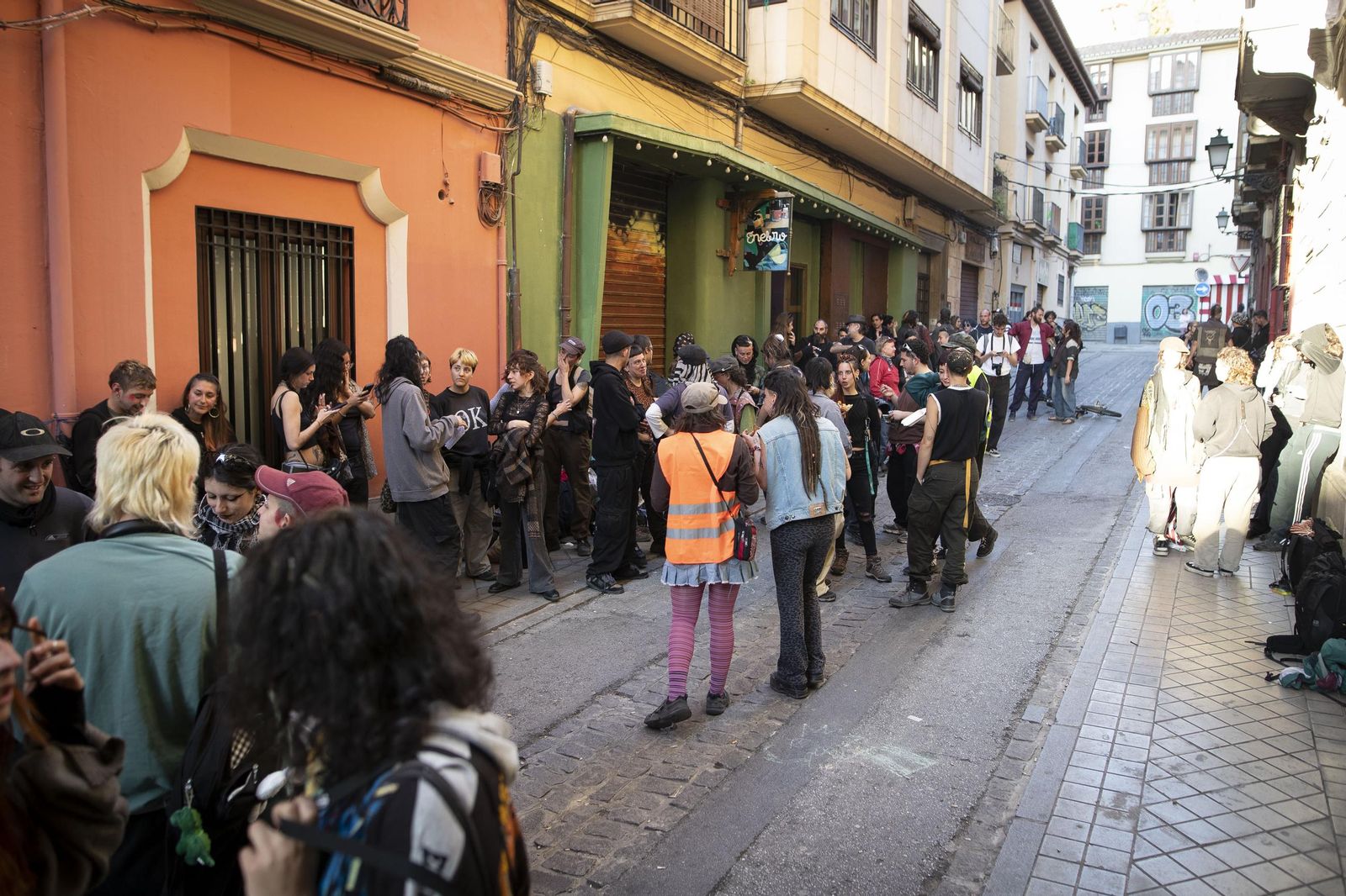 Todas las imágenes de la concentración frente al edificio okupado en el centro de Granada