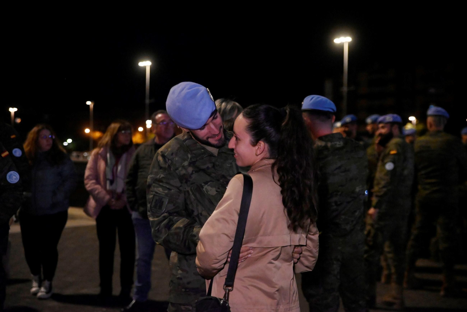 Emoción en la despedida de los militares de la brigada Guzmán el Bueno que parten a Líbano