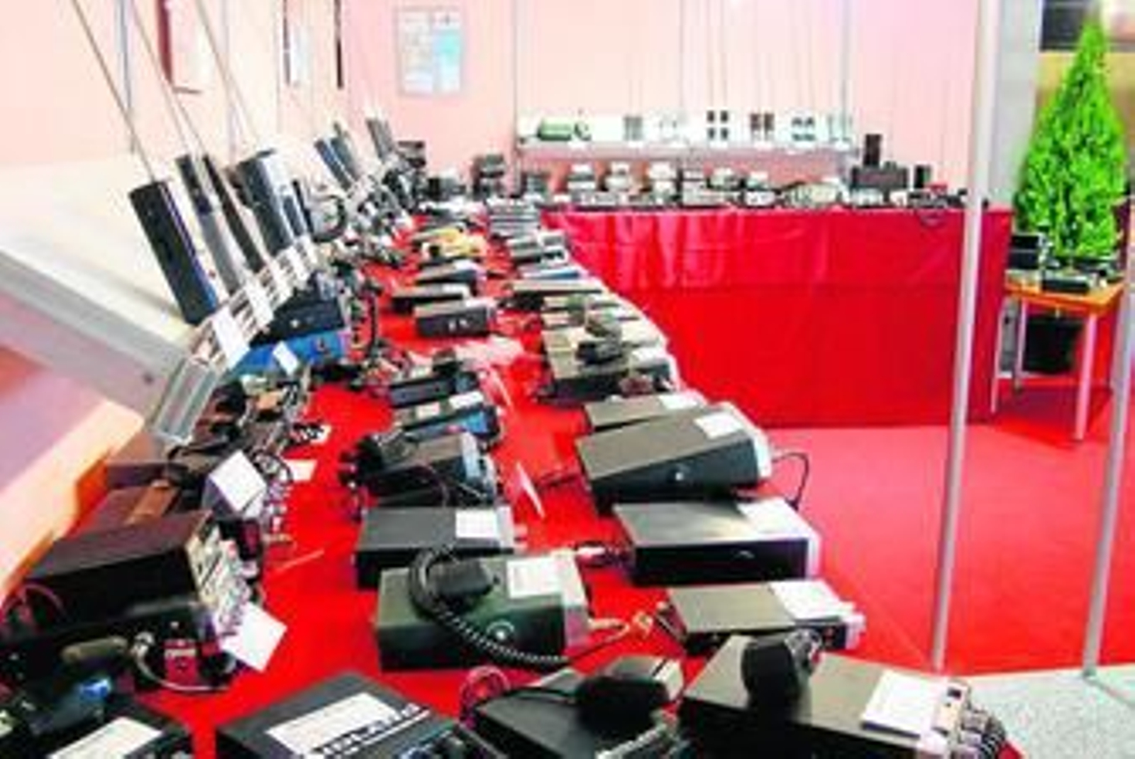 Numerosos aparatos de Banda Ciudadana en la muestra del Museo CB de San Roque.