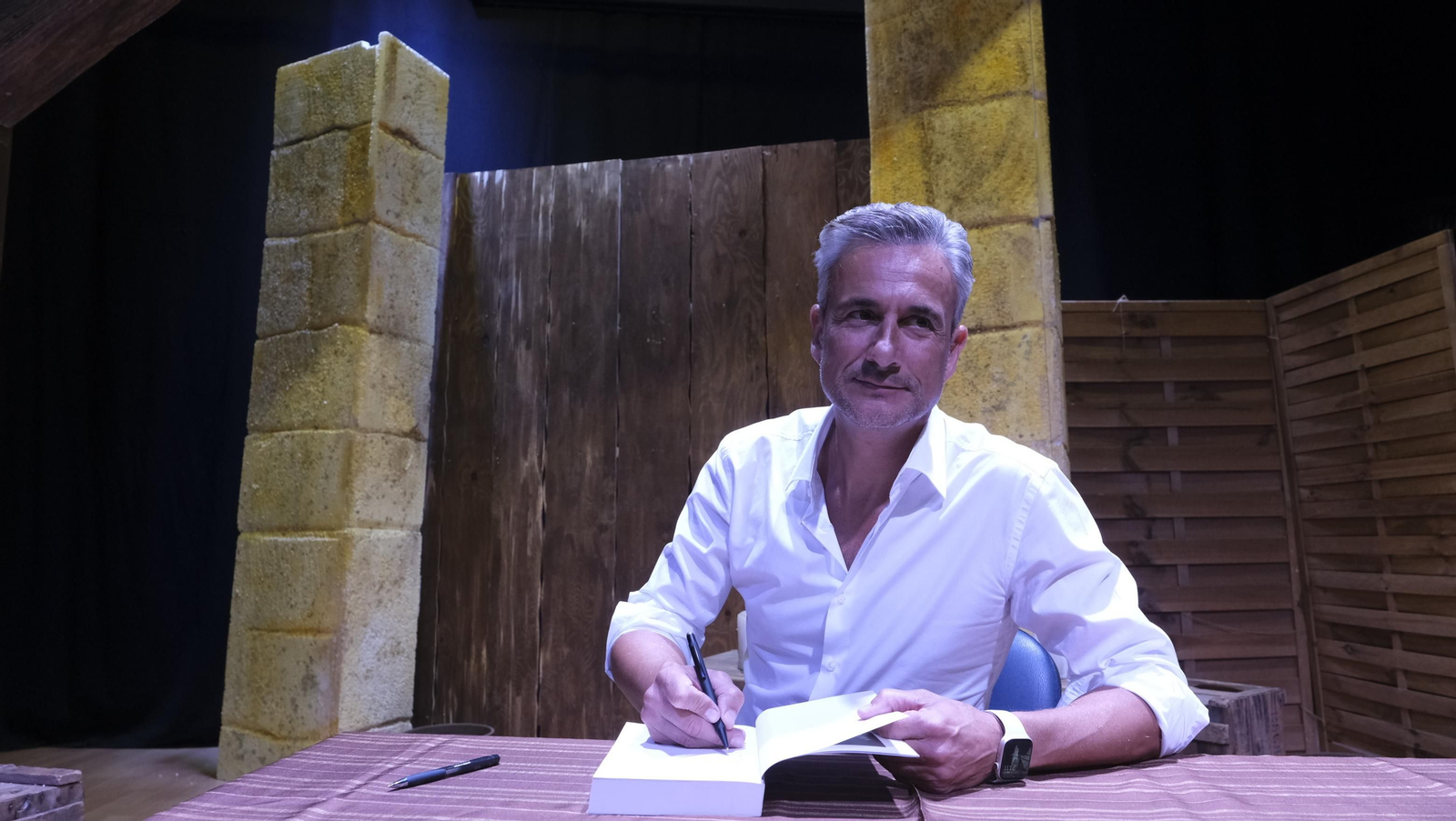 Imágenes de El Diario de los Libros, con Amós Milton