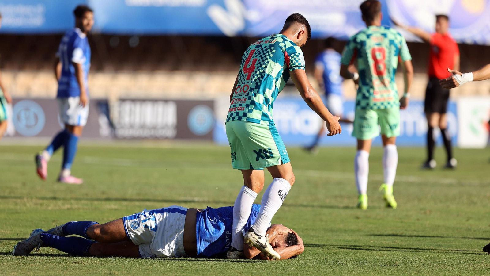 Imágenes del Xerez DFC contra el Yeclano Deportivo en Chapín