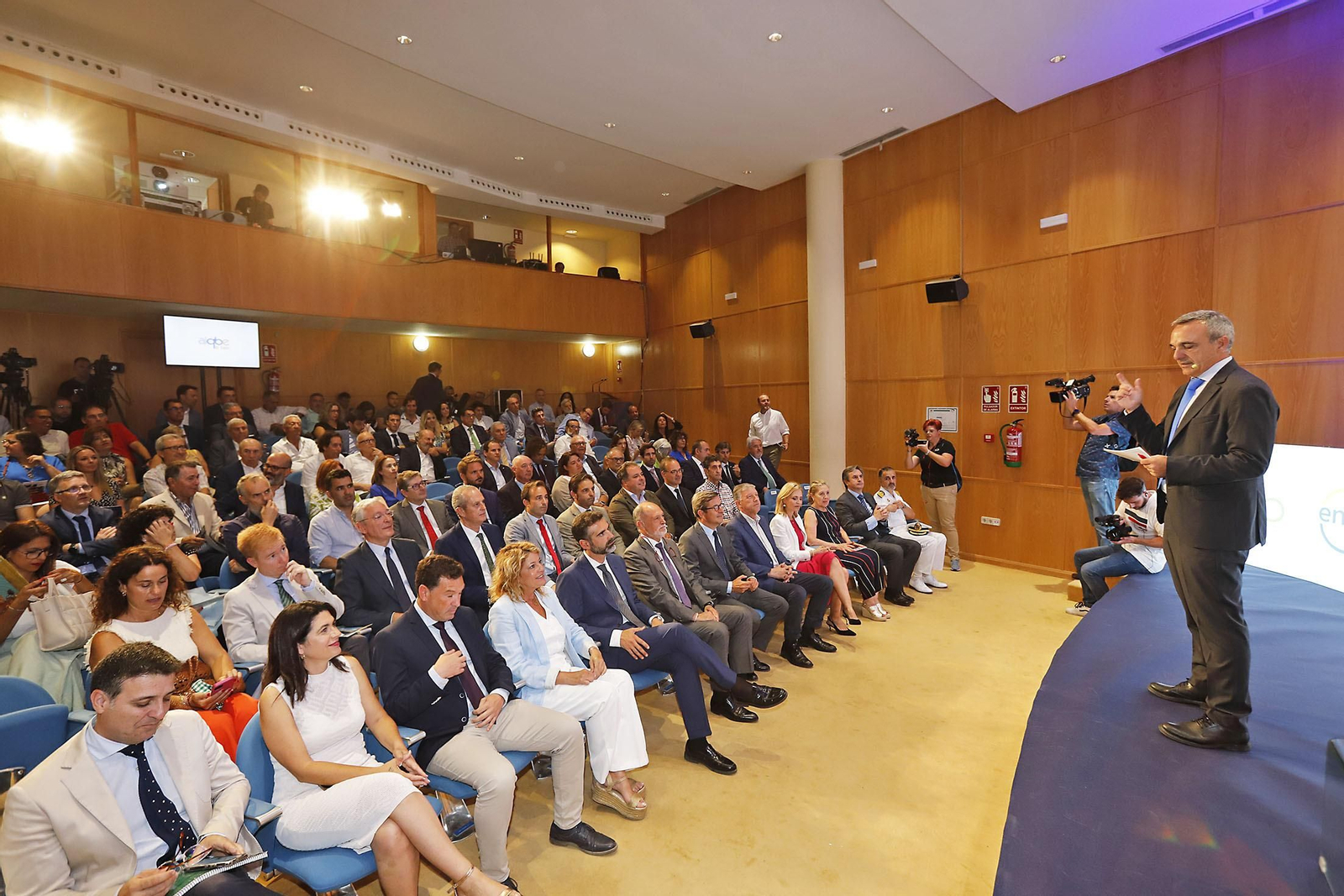 Imágenes de la Presentación de la memoria anual de la Asociación de Industrias Químicas, Básicas y Energéticas de Huelva (Aiqbe)