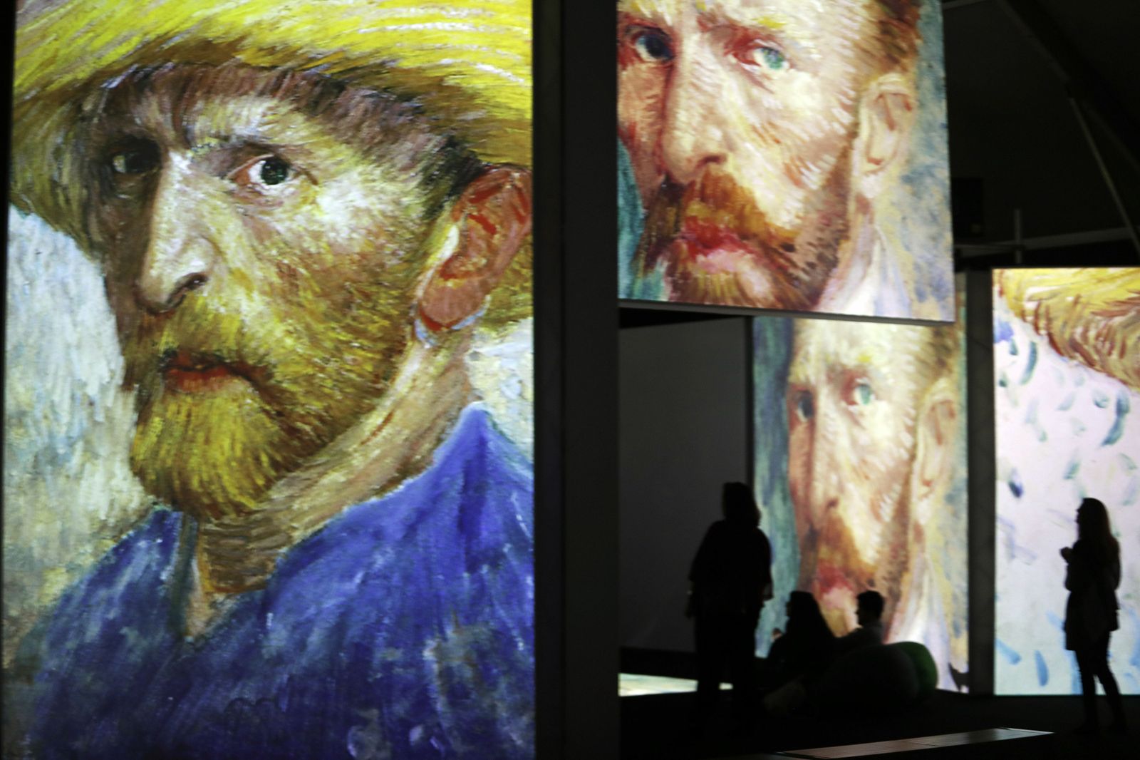 Presentación de la exposición 'Van Gogh Alive' en el Muelle Uno de Málaga.