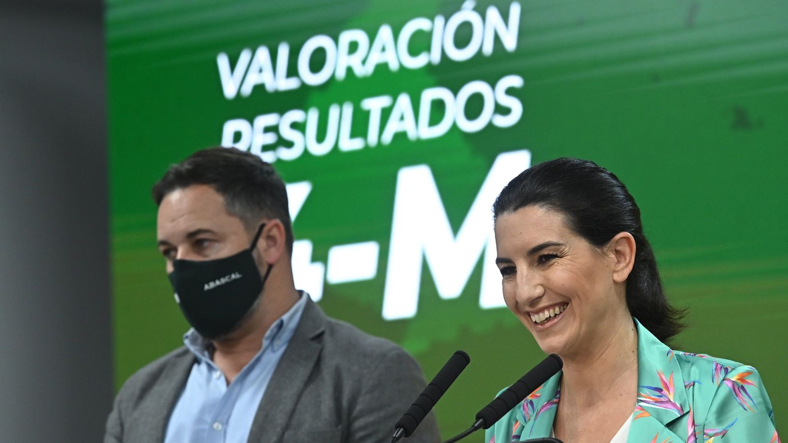 Rocío Monasterio junto a Santiago Abascal en un análisis de los resultados.