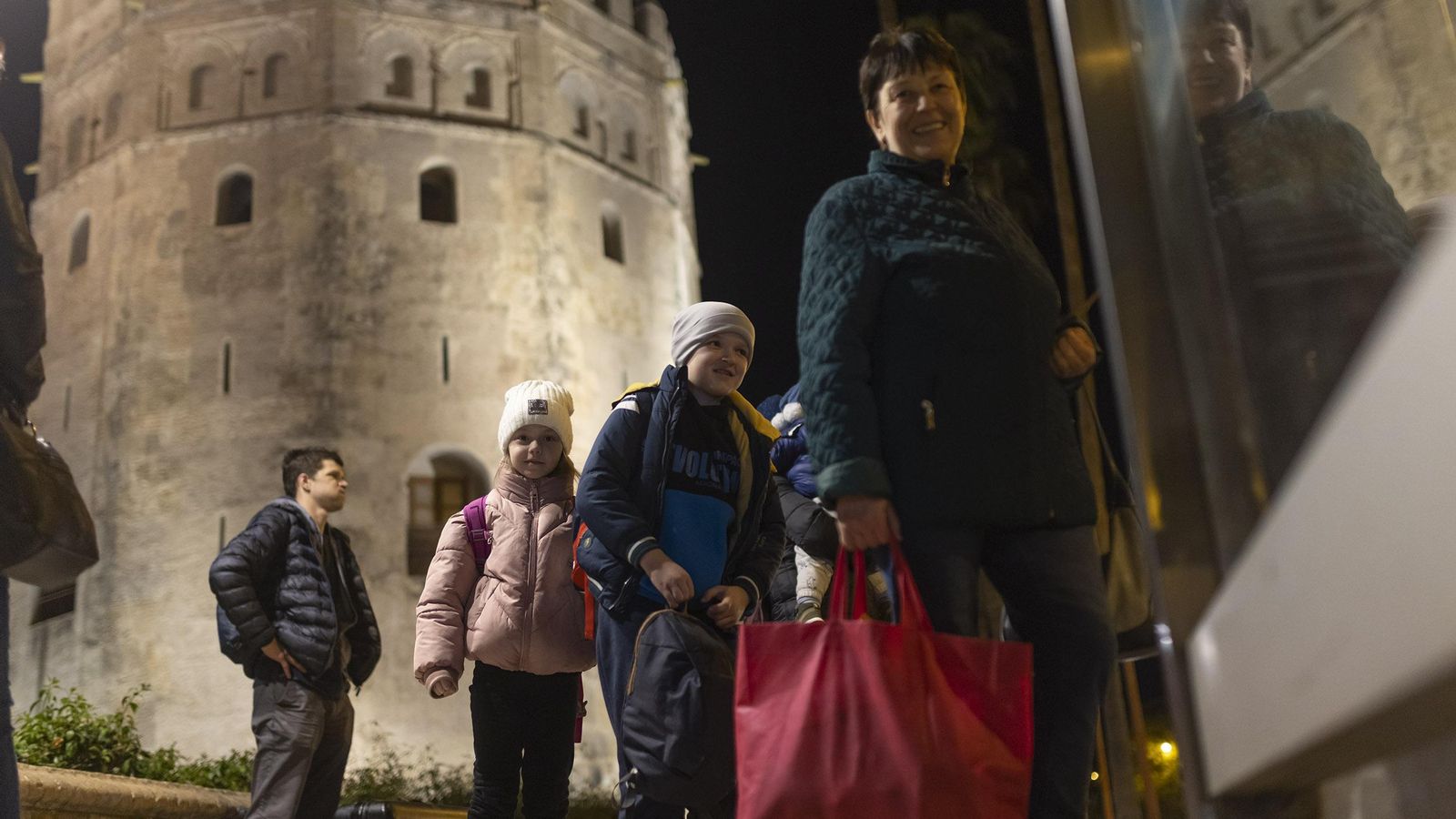 Galina Fedorko, sonriente, con su familia.