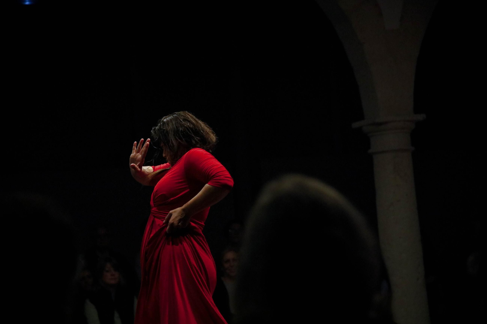 El Centro Andaluz de la Fotografía de Almería presenta el calendario 2025 con la actuación de la bailaora María Moreno, en imágenes