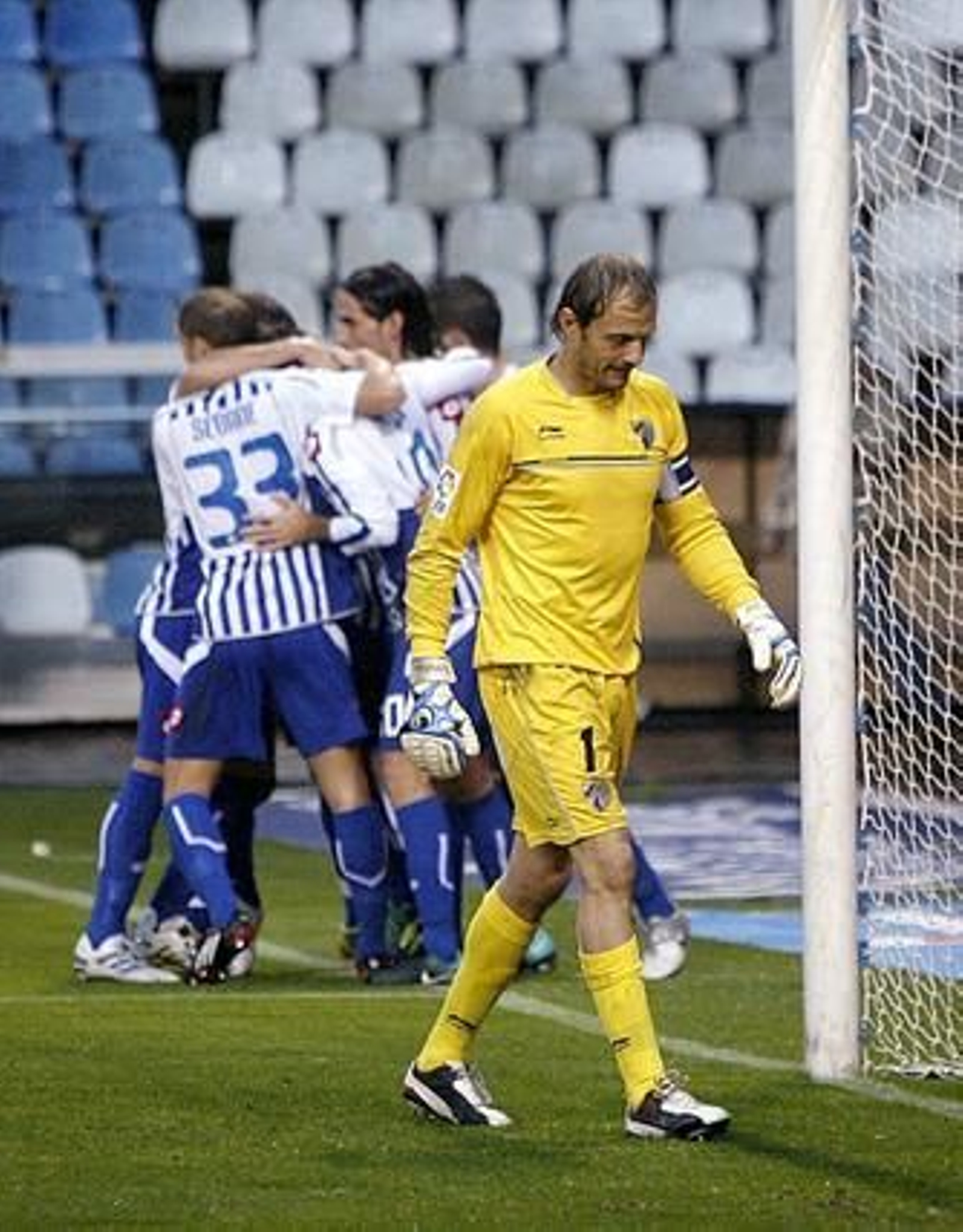 El Málaga se lleva un castigo severo de Riazor (3-0). El equipo blanquiazul se fue al descanso con dos goles en contra y no pudo reconducir el partido en el segundo tiempo.