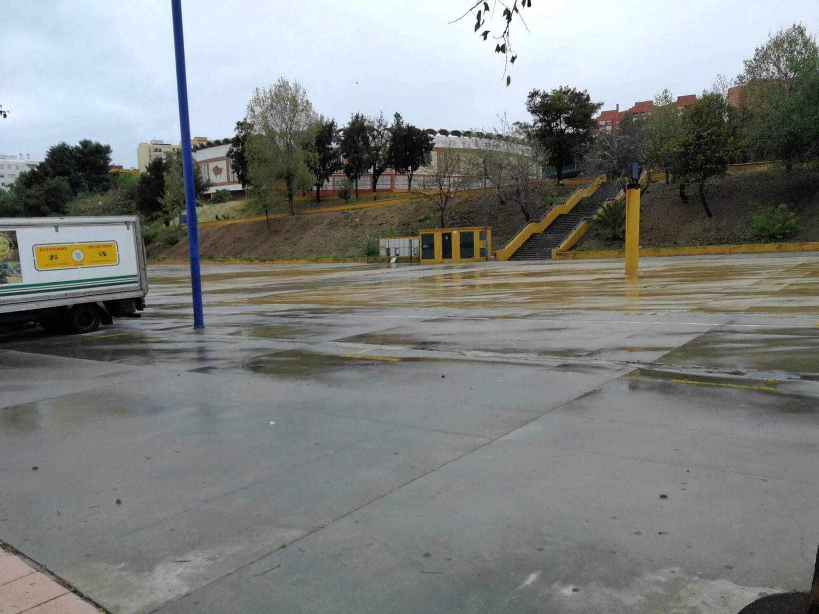 El mercadillo de Algeciras, vacío de puestos por el coronavirus.