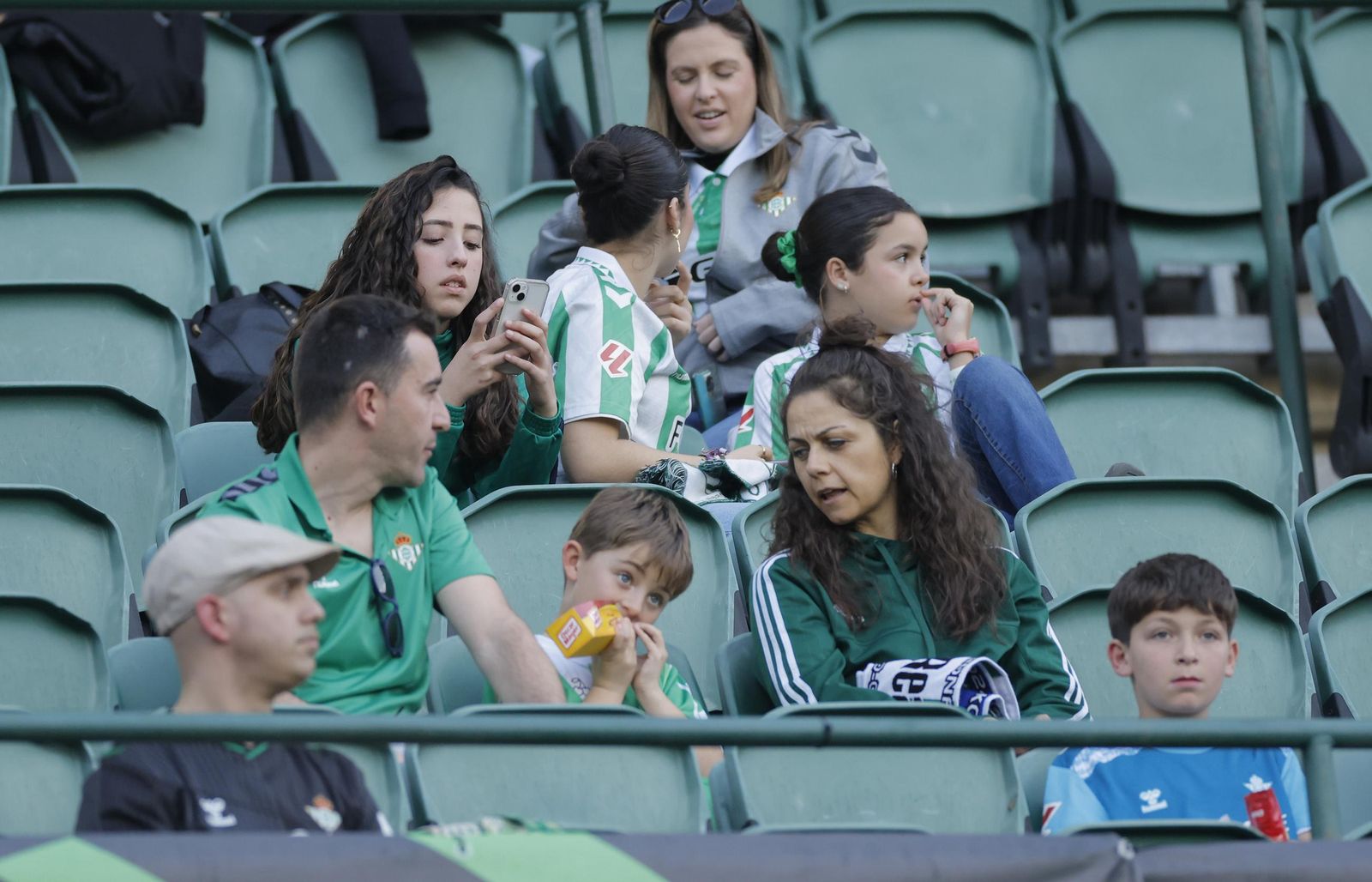 Búscate en las fotos del Betis - Gent