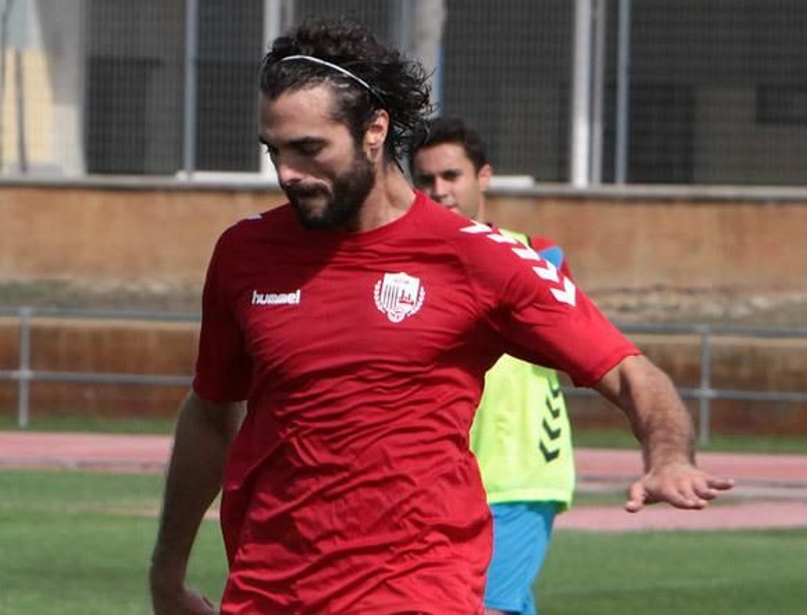 El defensa cordobés Fran Cruz ficha por el Rapid de Bucarest