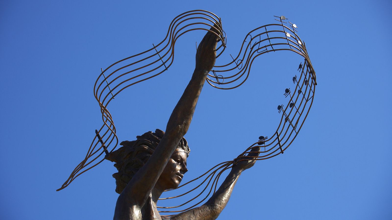 Voluntad es tomar la iniciativa, o esa canción, sinfonía o poesía que estimula a los impulsos. Voluntad es tomar la iniciativa, o esa canción, sinfonía o poesía que estimula a los impulsos.