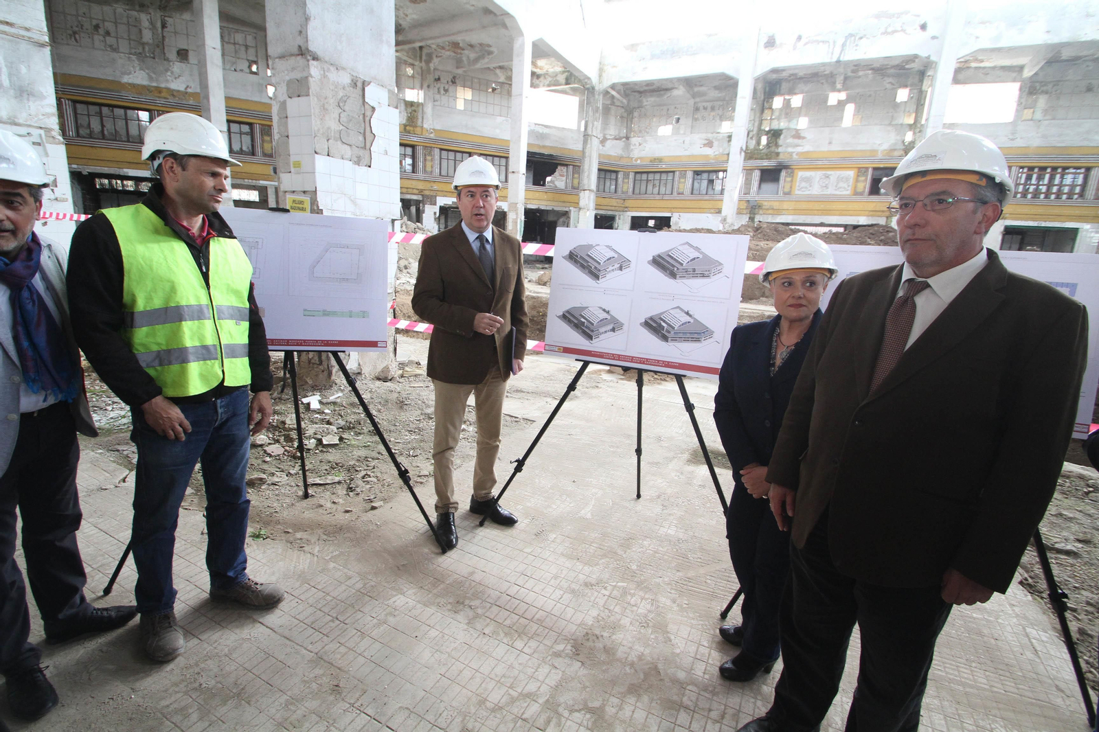La visita del alcalde a las obras del Mercado Puerta de la Carne, en imágenes