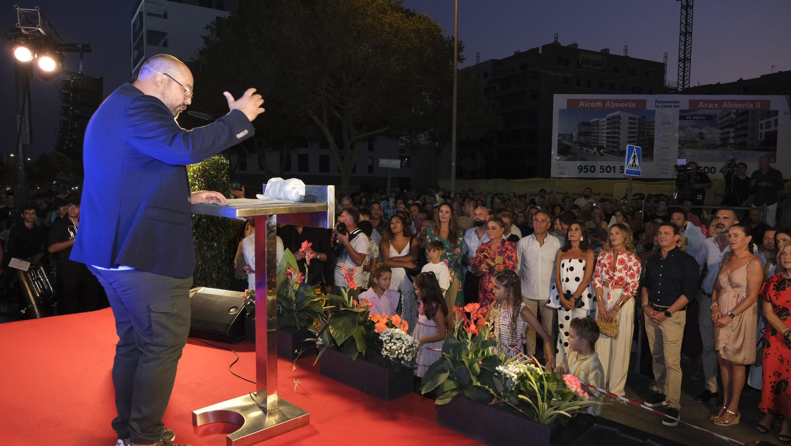 El pregón de la Feria de Almería 2025 y el encendido de la portada, en imágenes