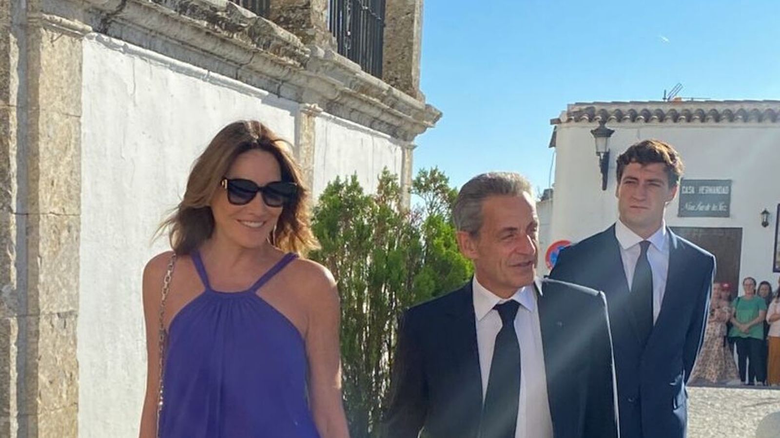 Carla Bruni y Nicolás Sarkozy a su llegada a la Iglesia Mayor en Medina