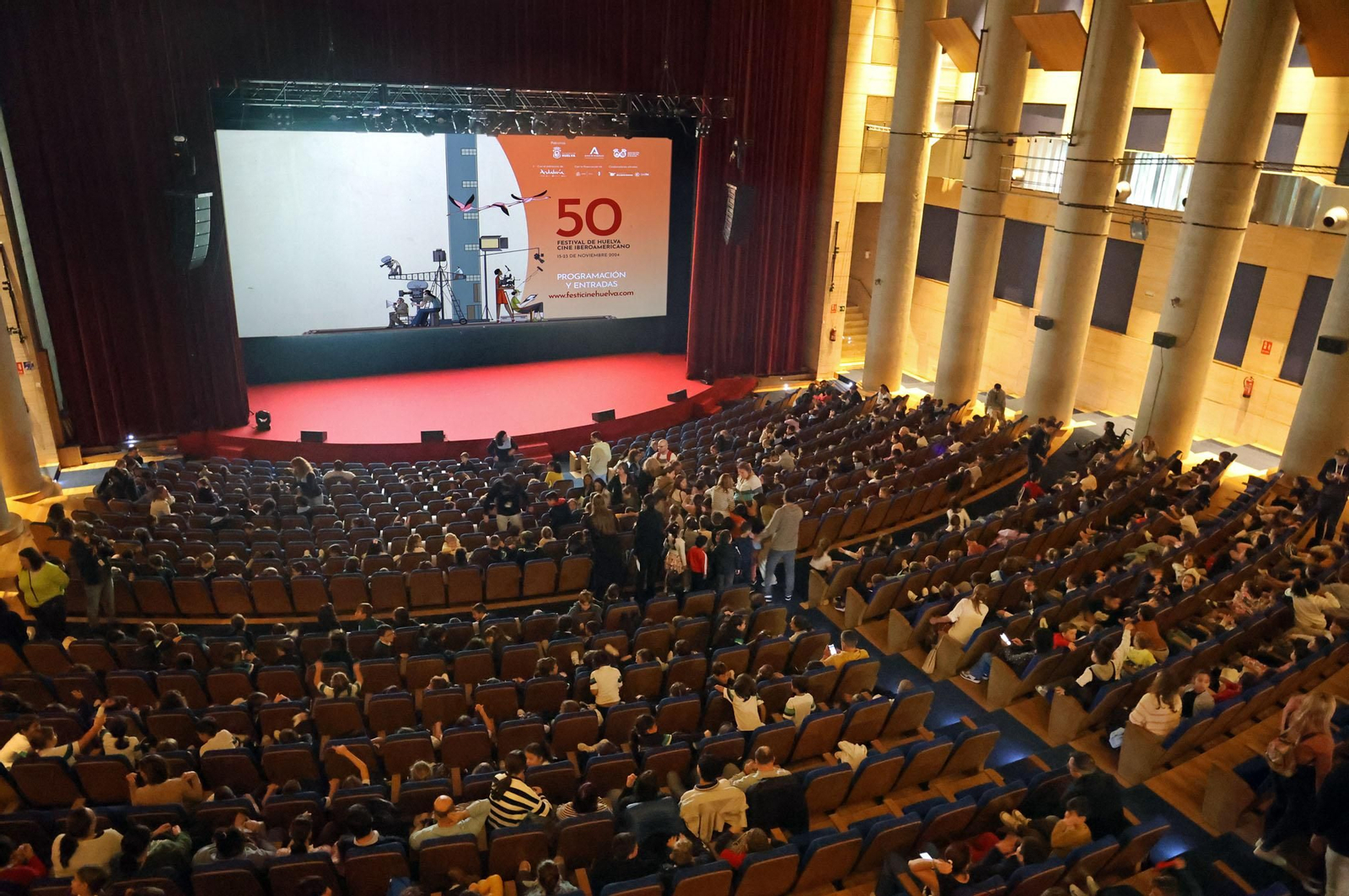Imágenes de la sección Primera Pantalla para escolares y presentración de películas a concurso del 50 Festival de Huelva Cine Iberoamericano