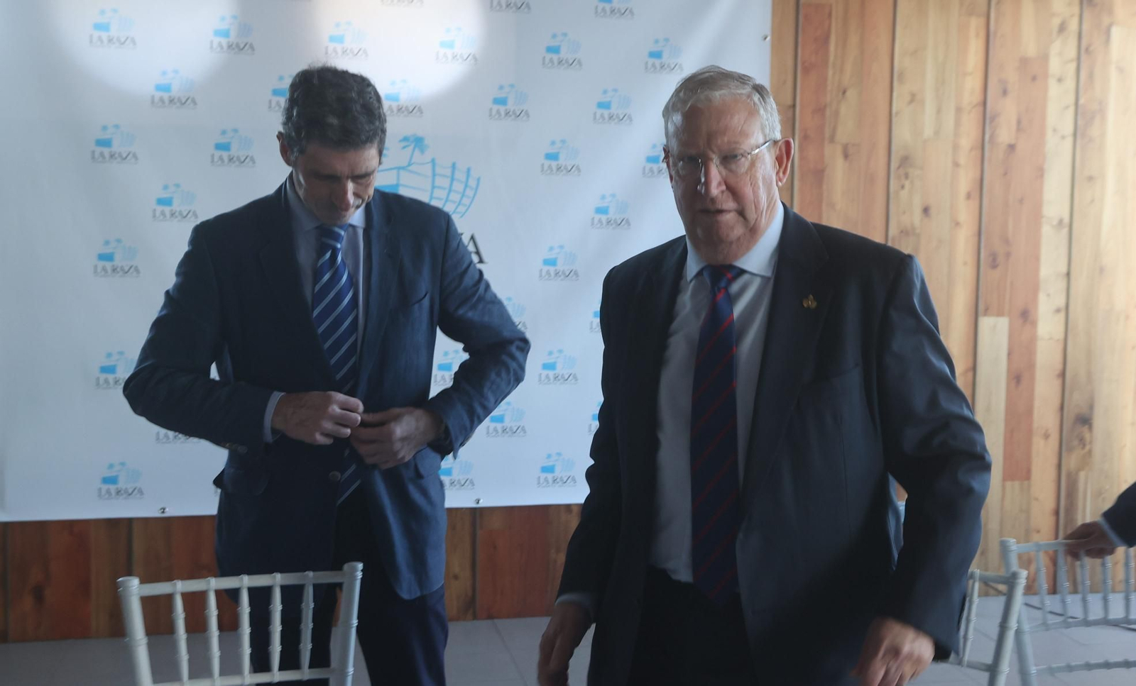 José Ignacio de Rojas, director del Grupo La Raza, junto a Francisco Vélez, presidente del Consejo de Cofradías.