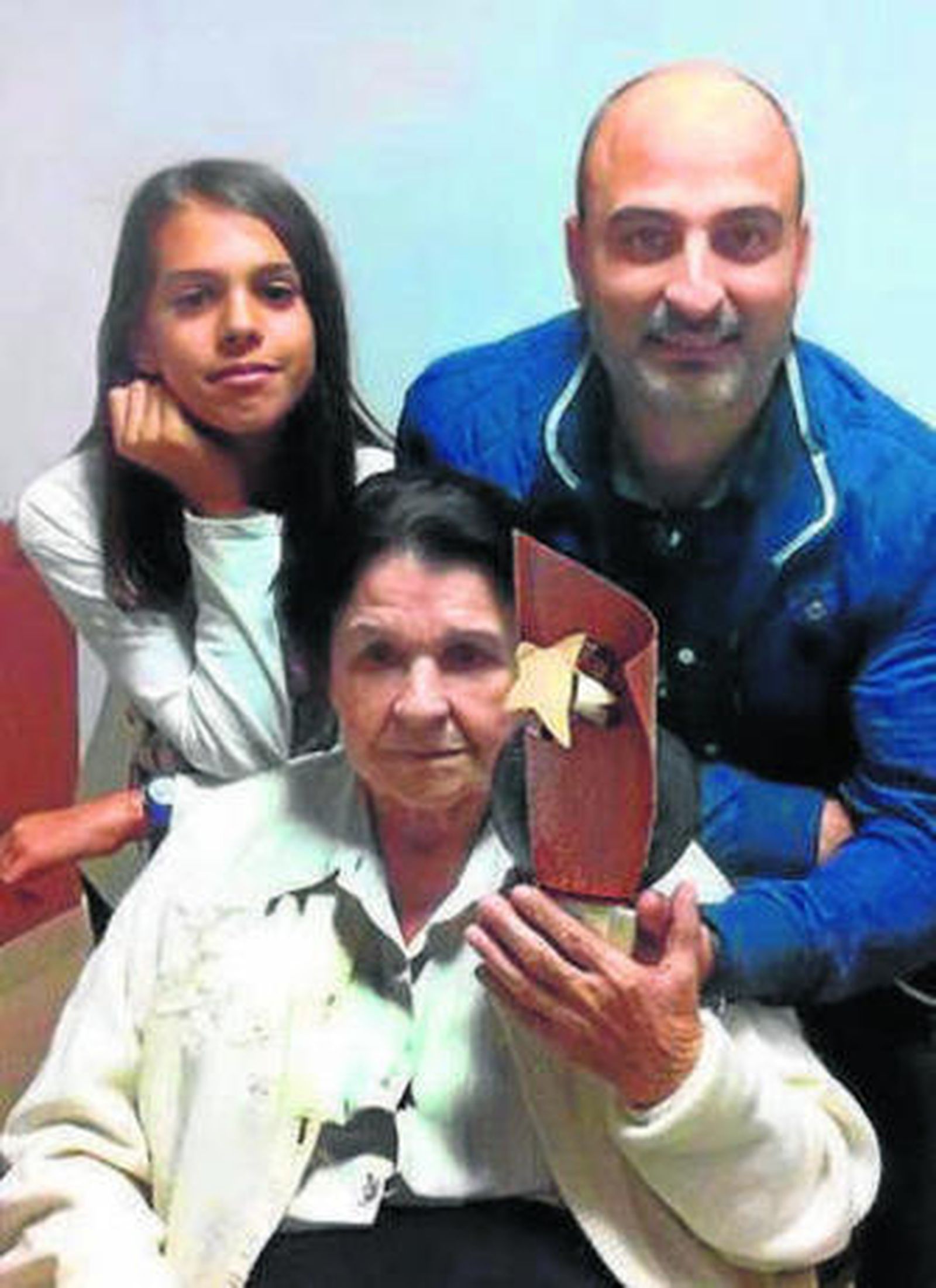 Almudena, Dolores y Juan Jesús.