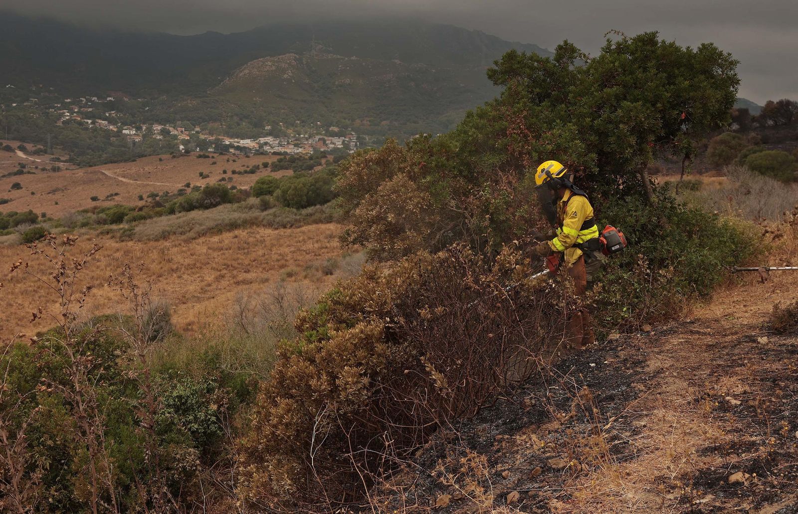 Fotos de los efectos del incendio en el Puerto del Laurel en Algeciras