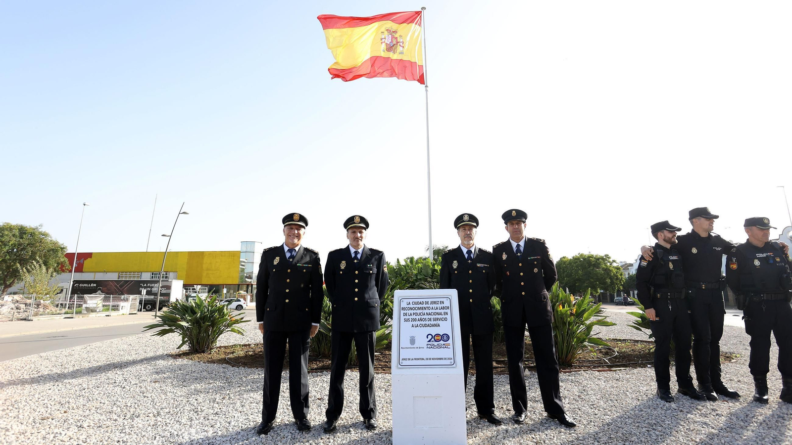 Imágenes de la inauguración de la rotonda de la Policía Nacional en Jerez