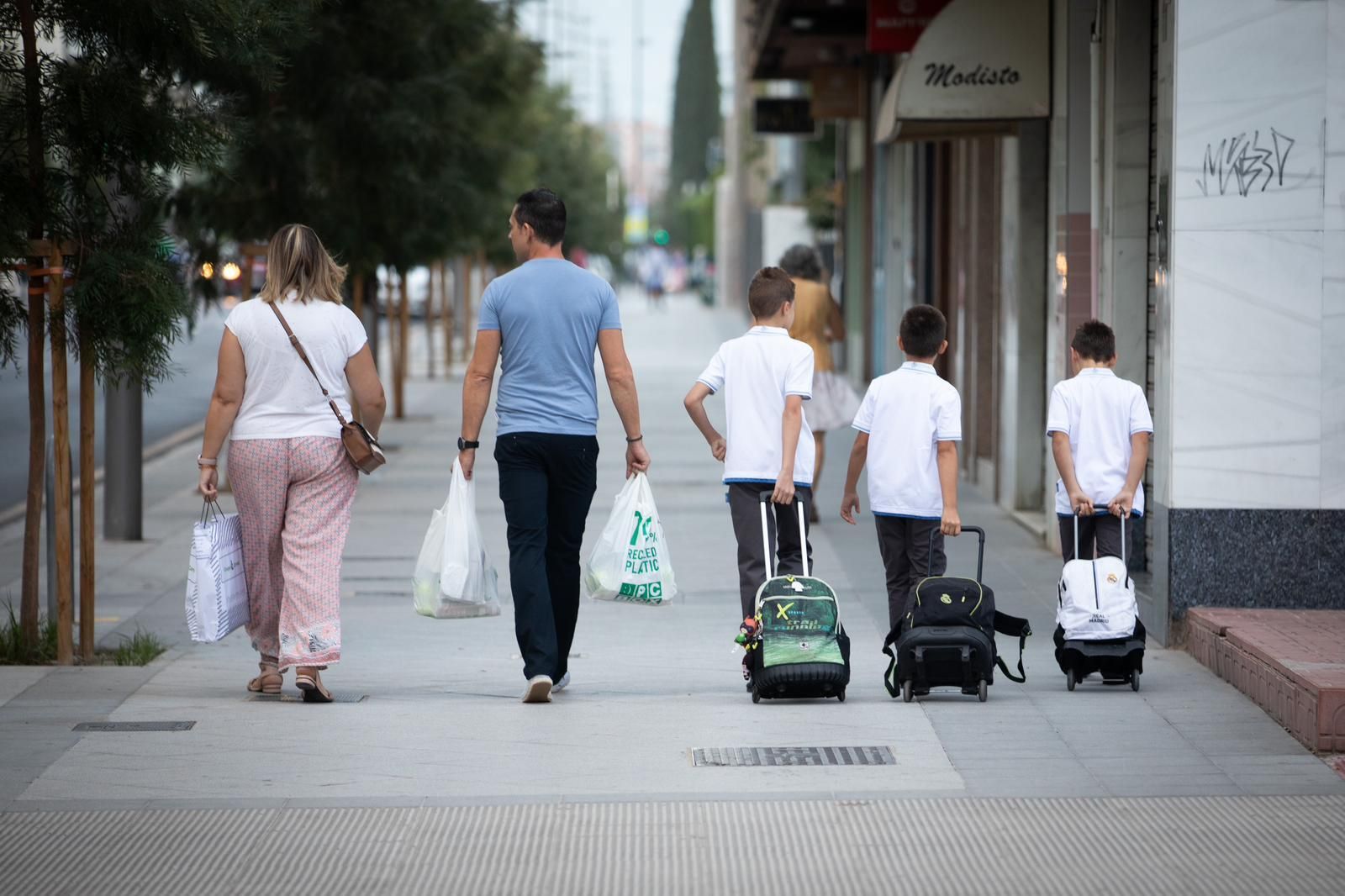 La vuelta al cole en los colegios de Granada, en imágenes