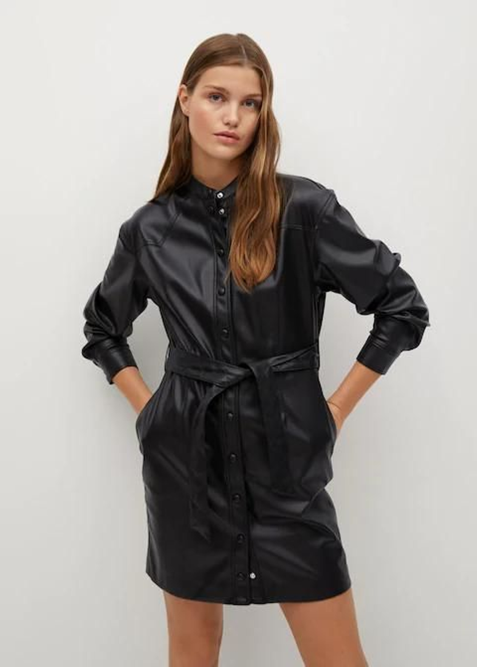 Vestido camisero efecto piel de Mango.