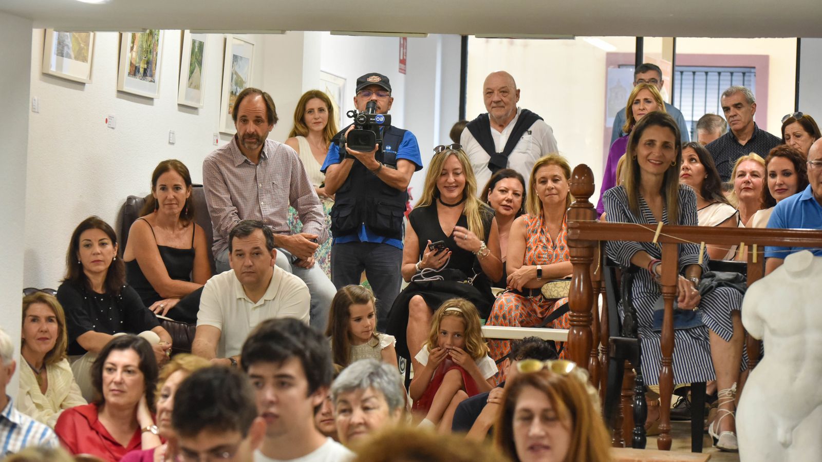 Fotos de la presentación del libro 'Mientras la lluvia' de Jóse Ángel Cadelo