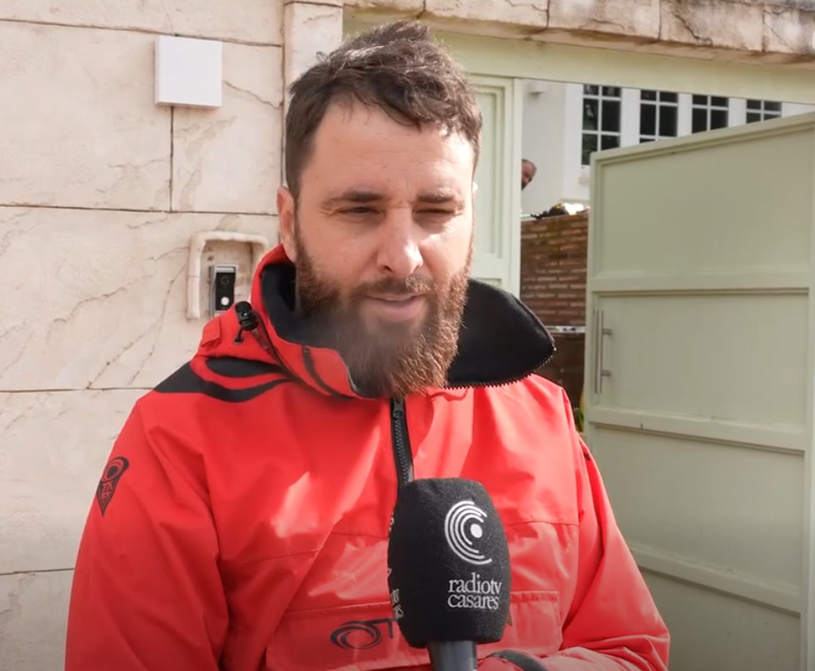 Un vecino del núcleo poblacional de El Secadero.