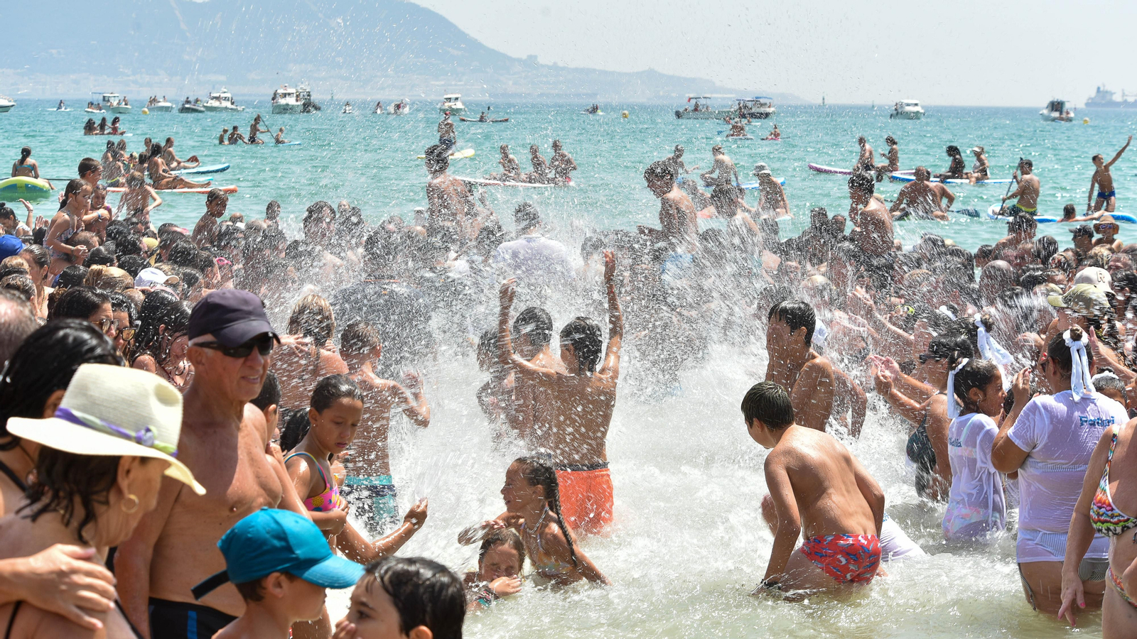 La romería marítima de la Virgen de la Palma en El Rinconcillo, en imágenes