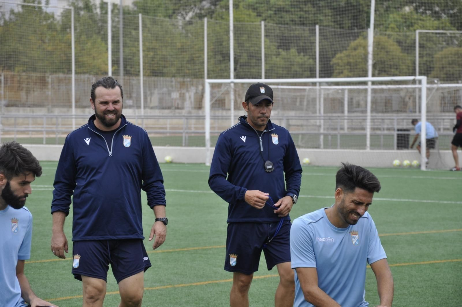 Juan Carlos, junto a Juan Pedro en un entrenamiento, respeta al Rota y le considera un rival duro.