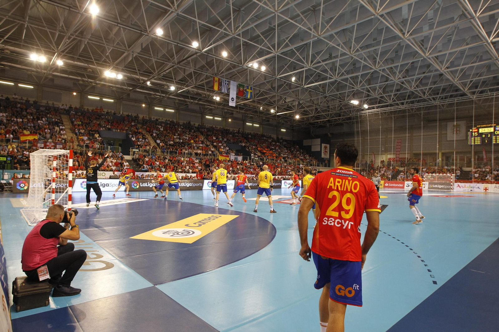Fotogalería España-Suecia. Balonmano. Palacio Juegos Mediterráneos. Almería