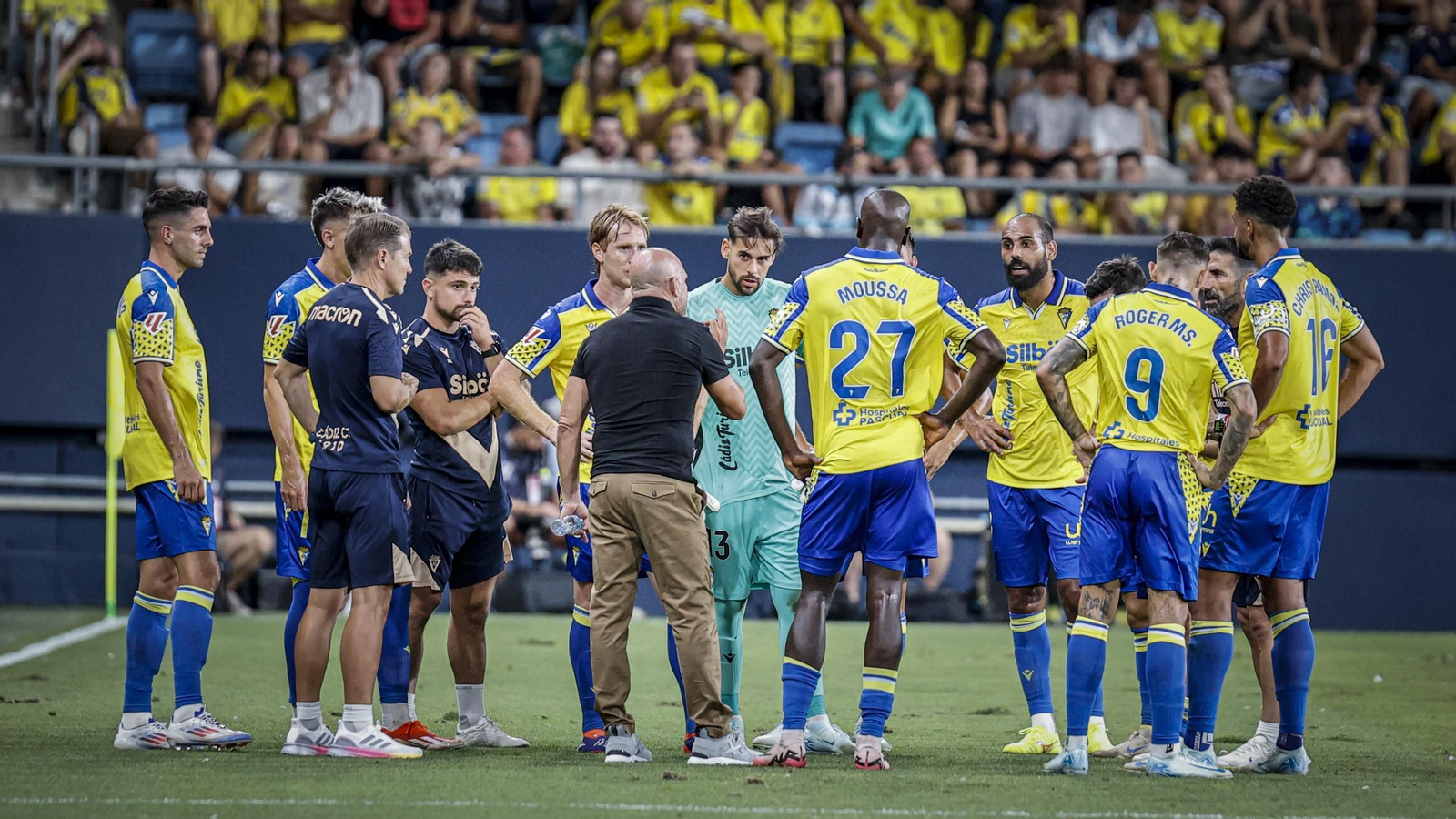 Búscate entre las fotos del partido de fútbol entre Cádiz CF y Real Zaragoza