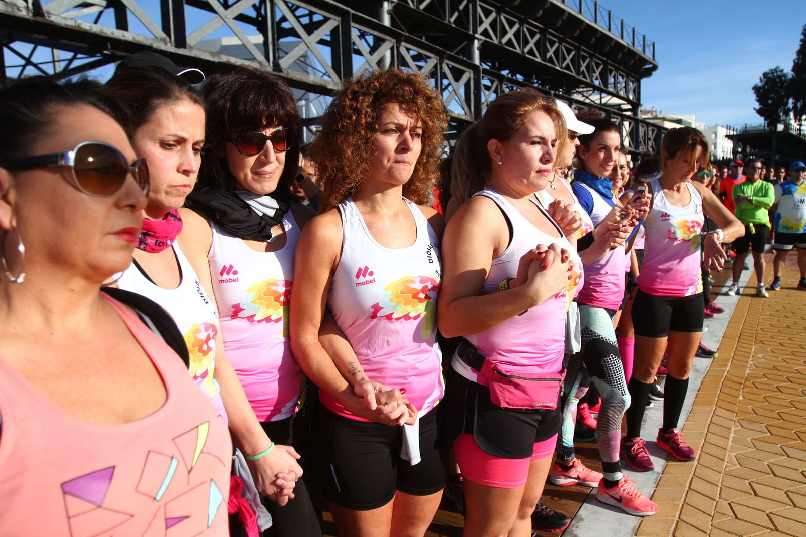Cientos de personas rinden homenaje a Laura Luelmo en una carrera en Huelva.
