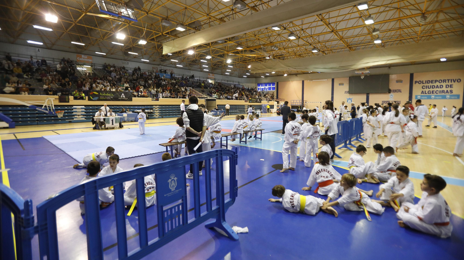 Jornada de torneo base de taekwondo olímpico