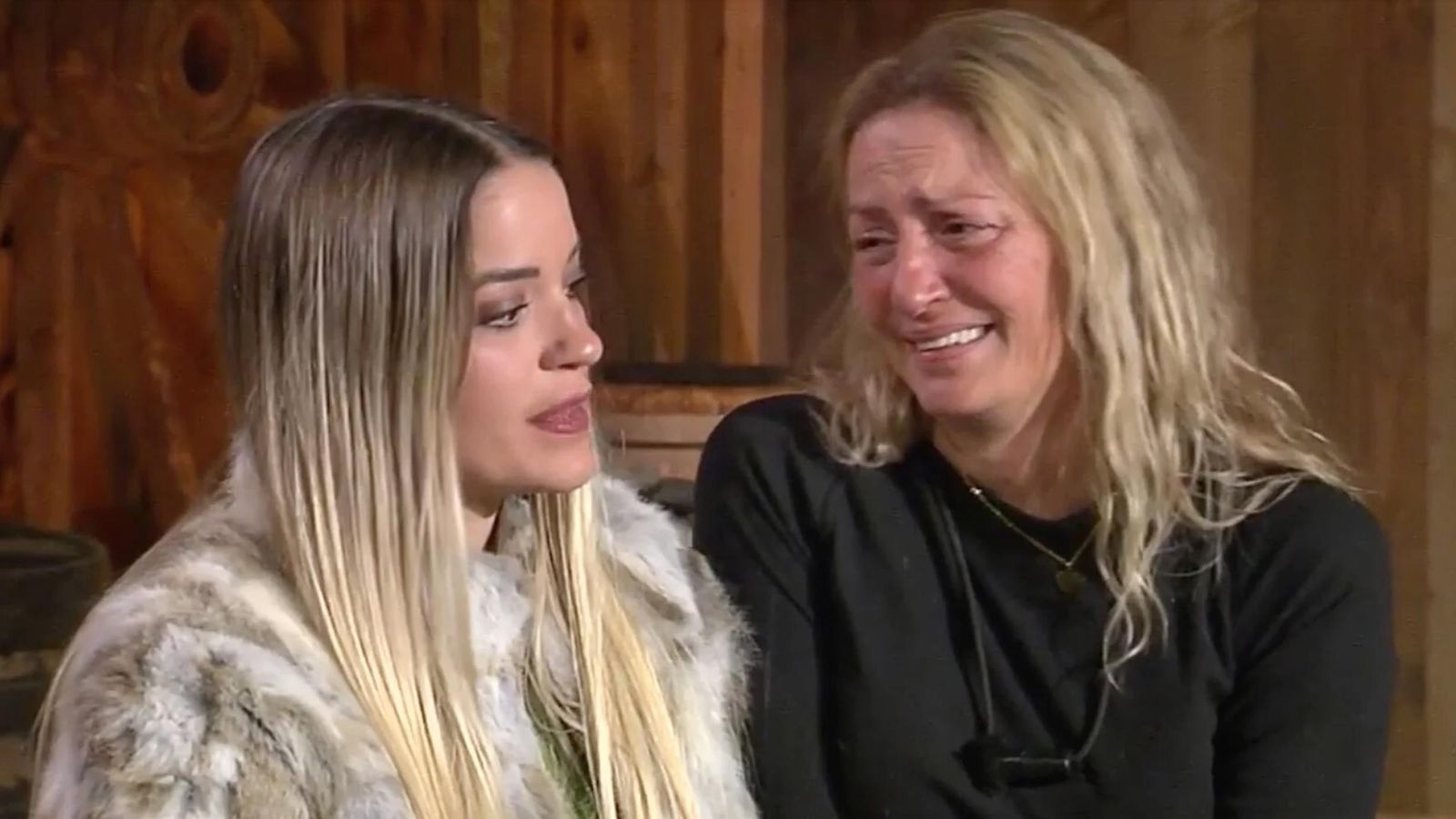 María José Galera llora al recibir la visita de su hija Patricia