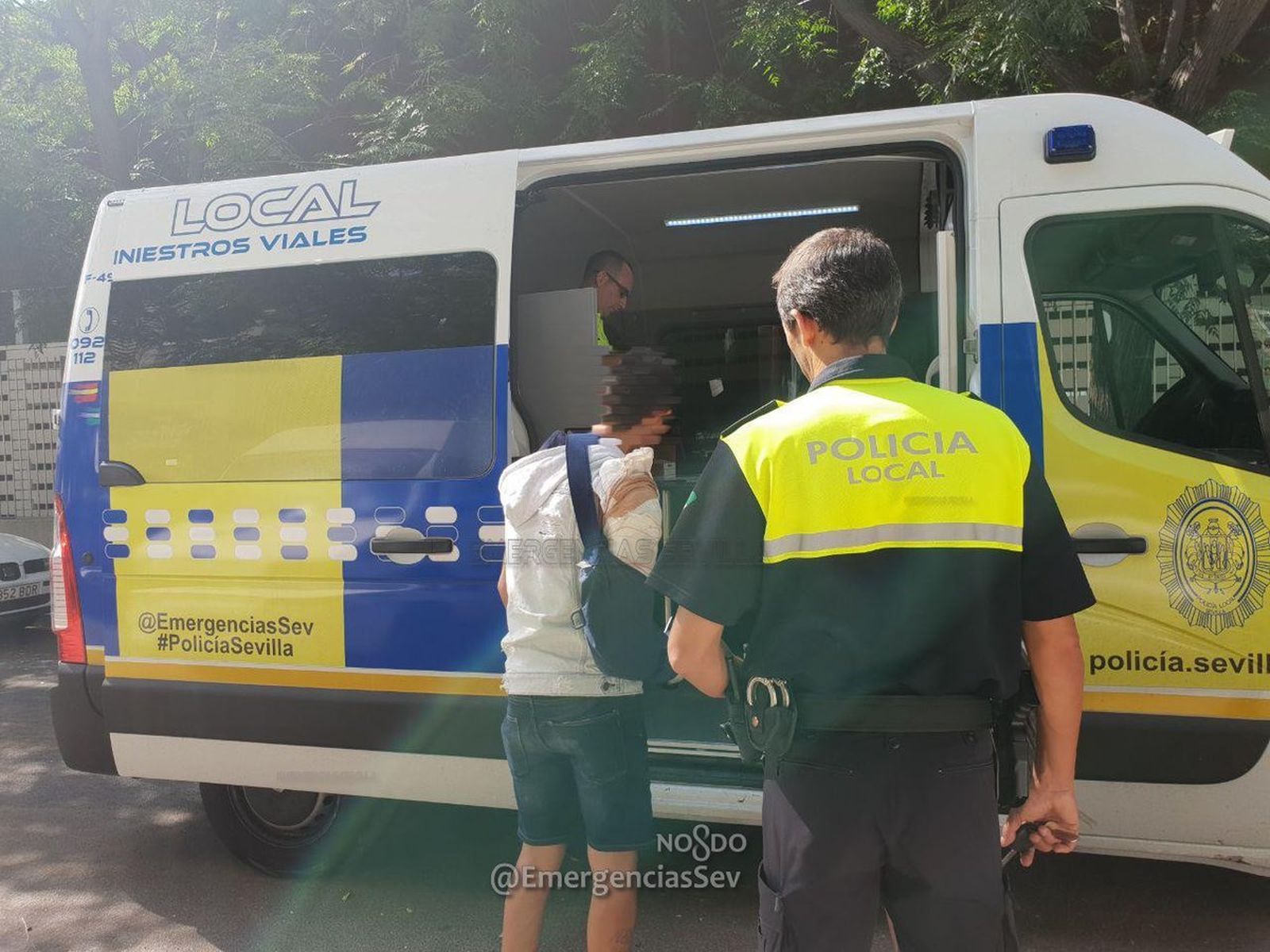 El conductor se somete al test de drogas de la Policía Local.