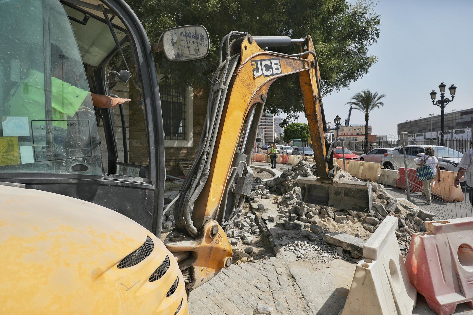 Imágenes de las obras e la plaza de España en Cádiz