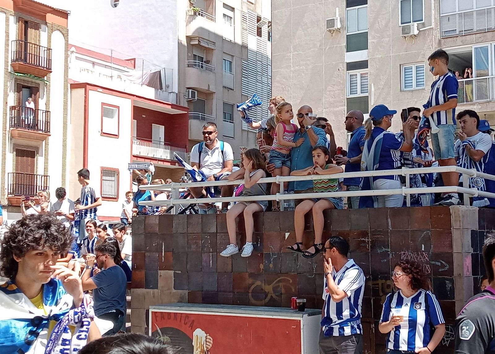 Imágenes del gran ambiente en el Nuevo Colombino en el ascenso del Recre