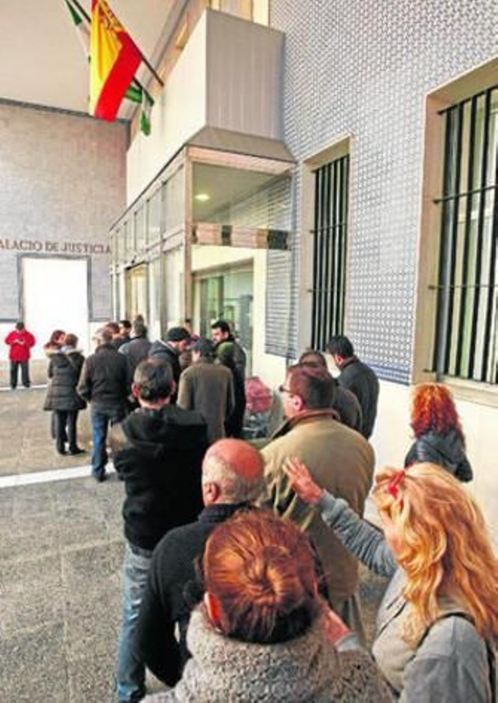Imagen de archivo de las colas habituales para solicitar número en el Registro Civil de Algeciras. Imagen de archivo de las colas habituales para solicitar número en el Registro Civil de Algeciras.