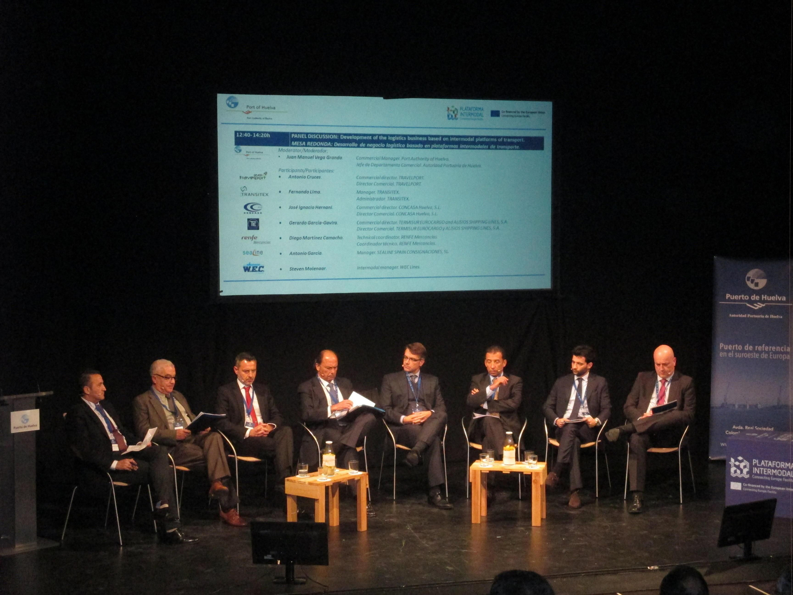 De izquierda a derecha, Juan Manuel Vega (Autoridad Portuaria de Huelva), Enrique Medrano (Travelport), Fernando Lima (Transitex), José Ignacio Hermani (Concasa), Gerardo García-Gavira (Termisur eurocargo y Alisios Shipping Lines), Diego Martínez Camacho (Renfe Mercancías), Antonio García (Sealine) y Steven Molenaar (WEC Lines).