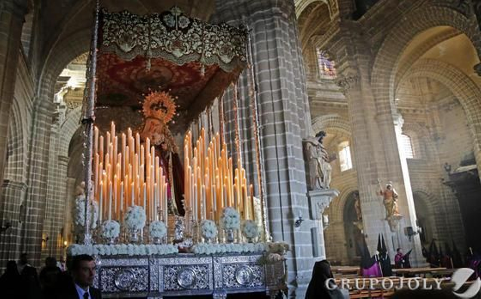 La Virgen del Socorro durante los primeros compases de la estación de penitencia.

Foto: Miguel Angel Gonzalez