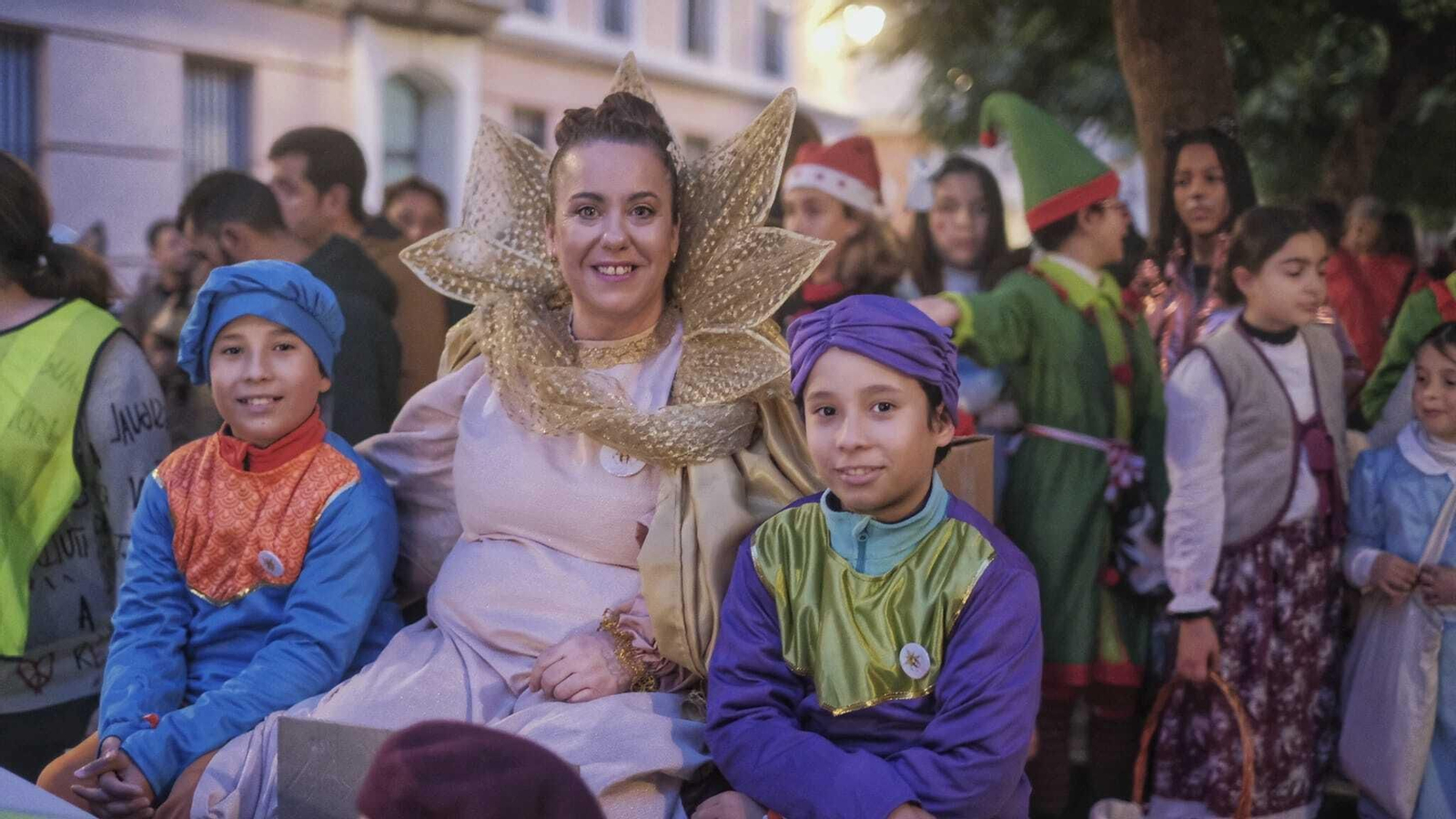 La cabalgata de los Reyes Magos recorre el Mentidero