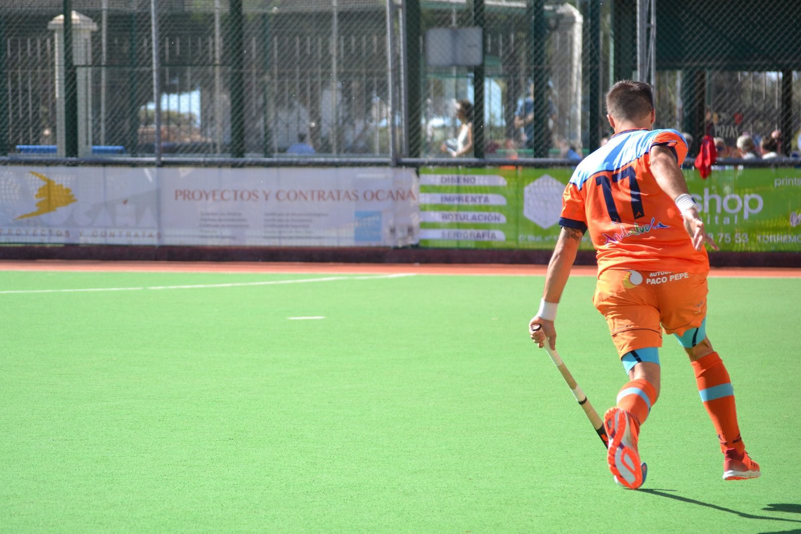 Imagen de uno de los partidos del Hockey Benalmádena.