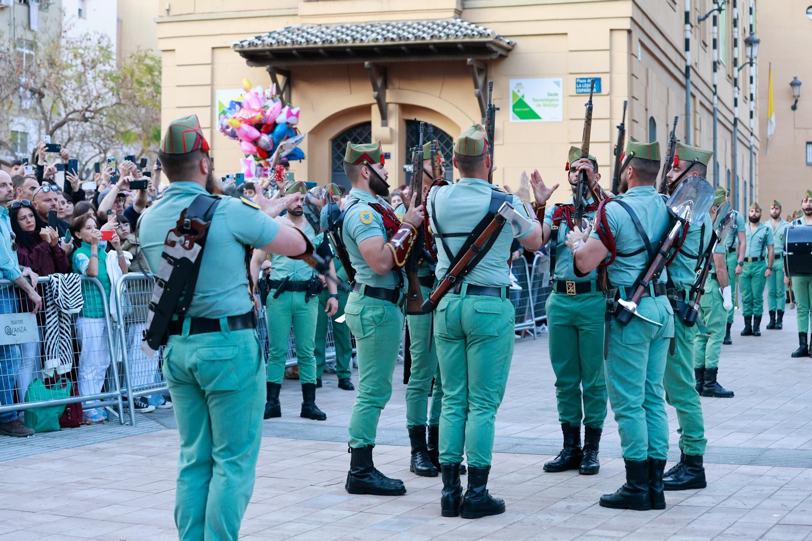 Mena y la Legión en su procesión del Jueves Santo en Málaga, en fotos Mena y la Legión en su procesión del Jueves Santo en Málaga, en fotos